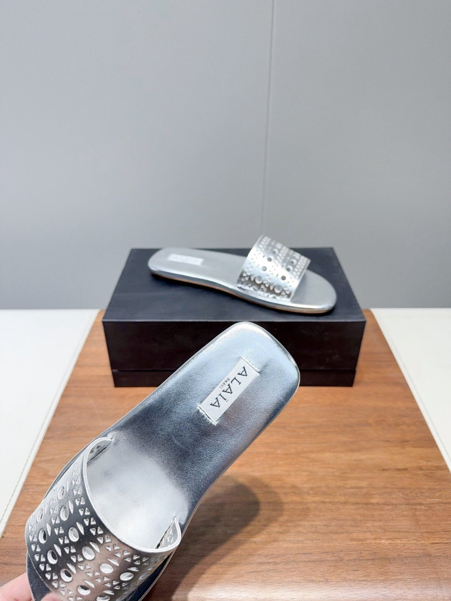 ALAIA FLAT SANDALS WITH PERFORATED STRAPS 25S IN SILVER LAMBSKIN - 35