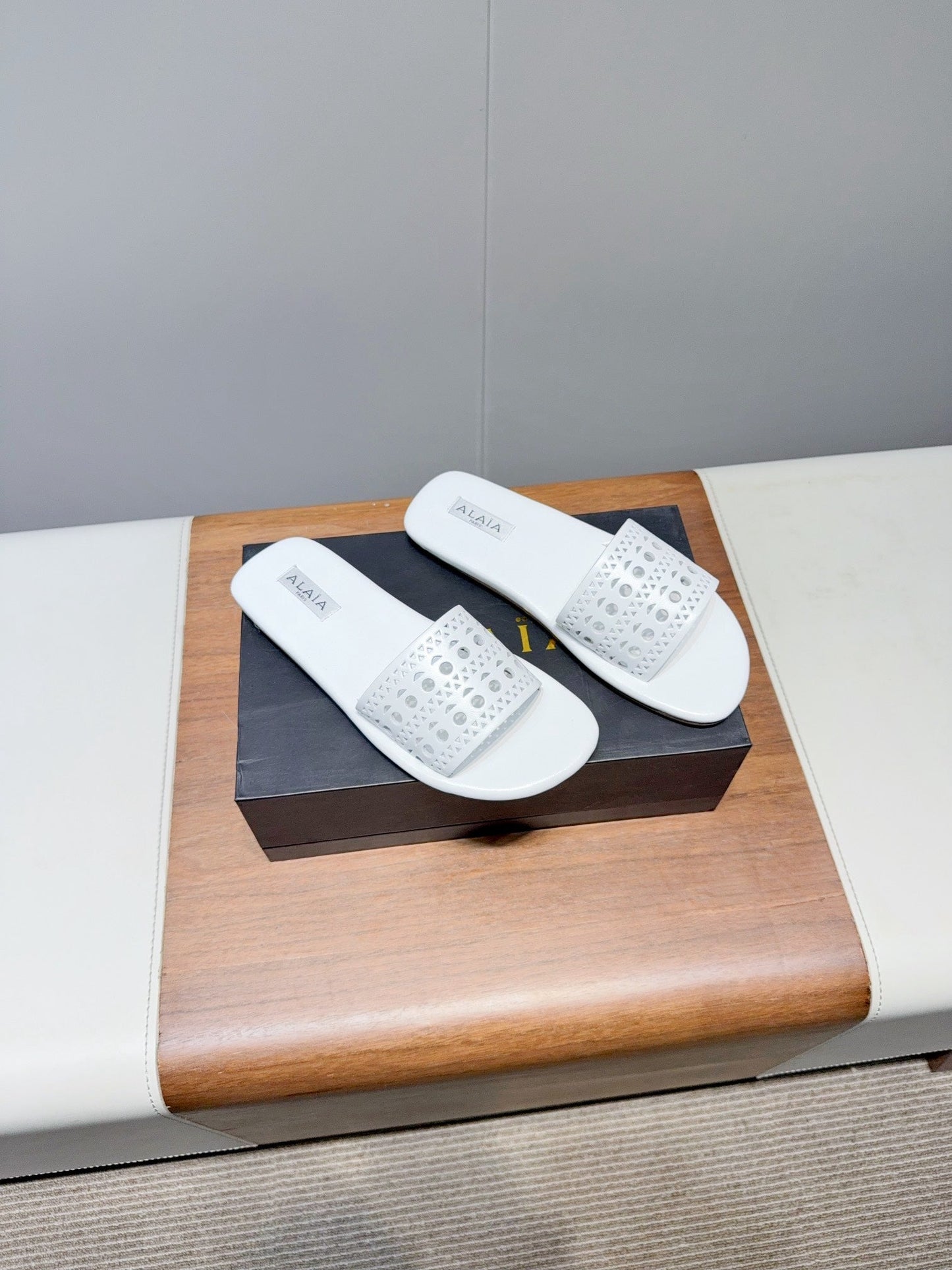 ALAIA FLAT SANDALS WITH PERFORATED STRAPS 25S IN WHITE LAMBSKIN - 35
