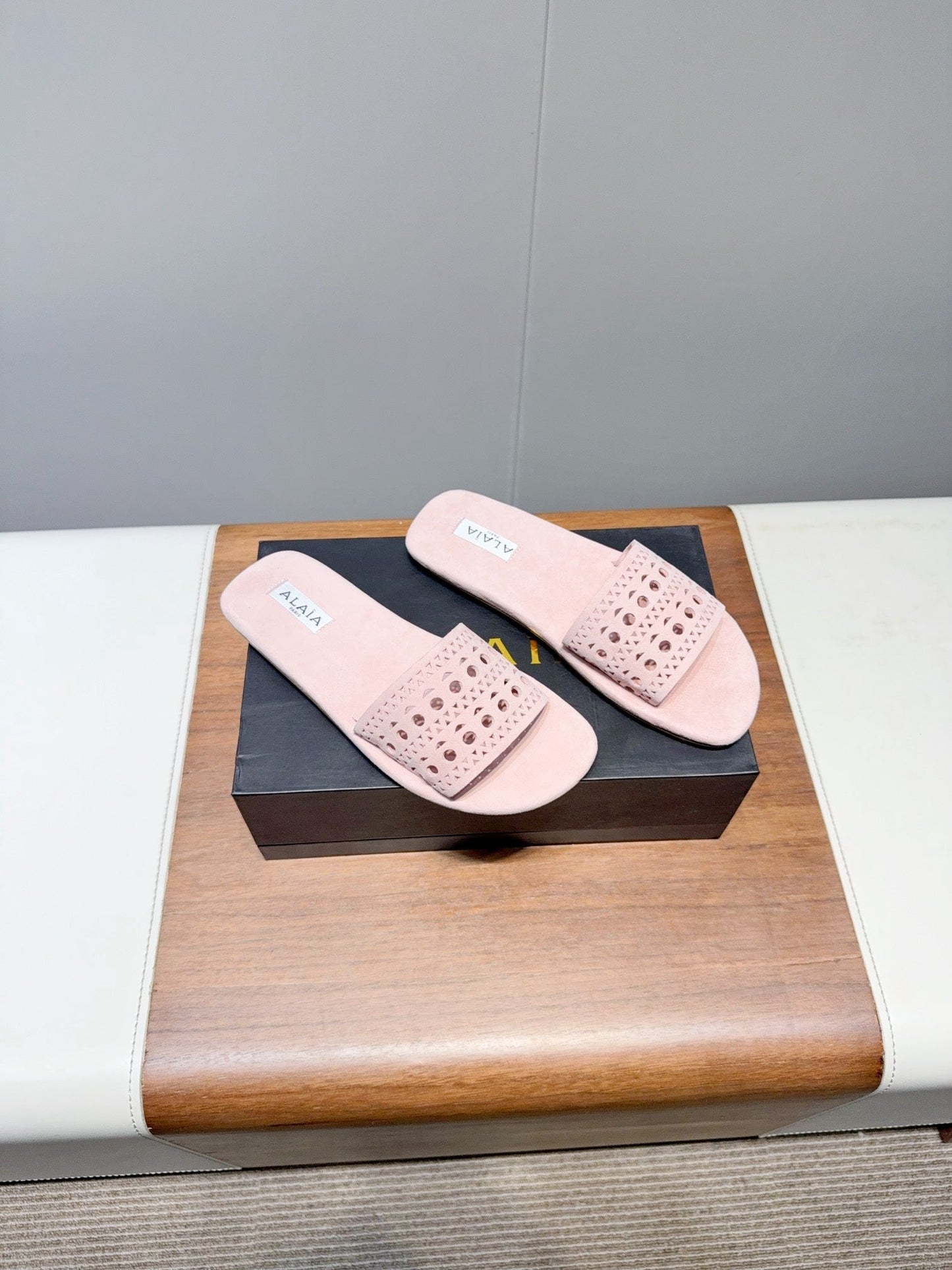 ALAIA FLAT SANDALS WITH PERFORATED STRAPS 25S IN LIGHT PINK SUEDE - 35