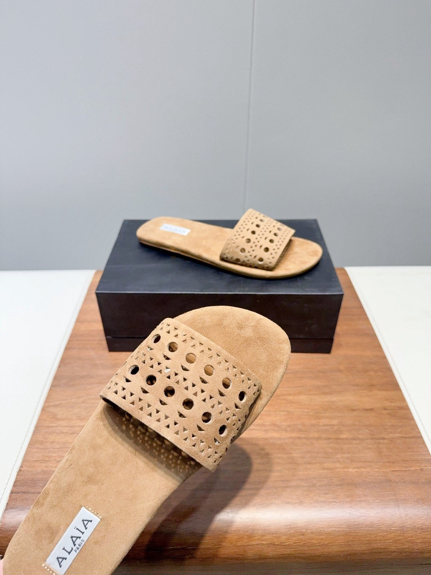 ALAIA FLAT SANDALS WITH PERFORATED STRAPS 25S IN BEIGE SUEDE - 35