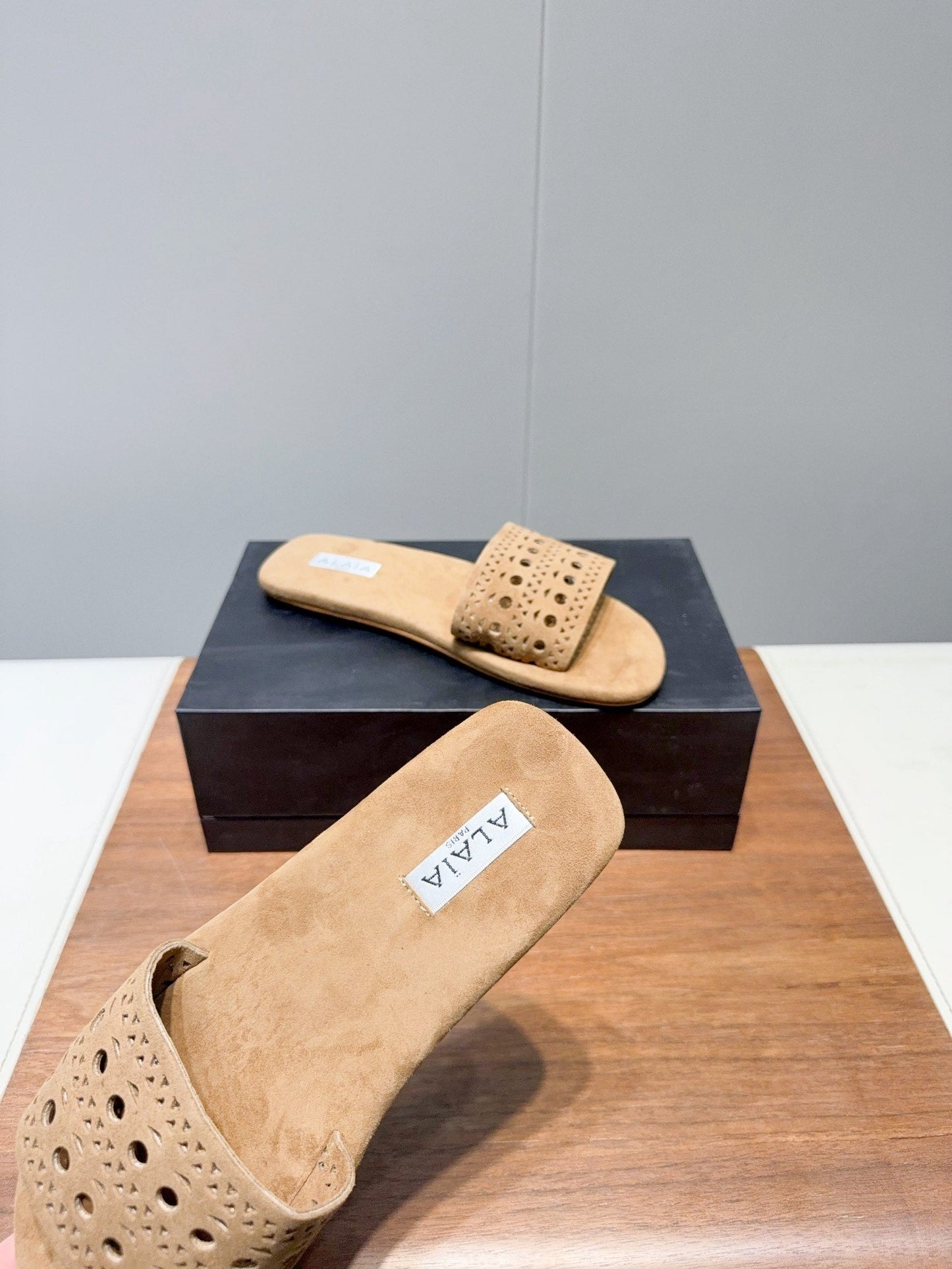 ALAIA FLAT SANDALS WITH PERFORATED STRAPS 25S IN BEIGE SUEDE - 35