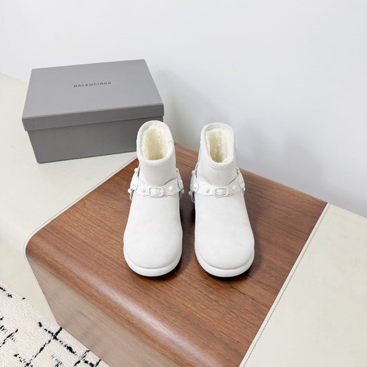 BALENCIAGA 25S ALASKA ANKLE BOOTS IN WHITE SUEDE AND LAMBSKIN - 35