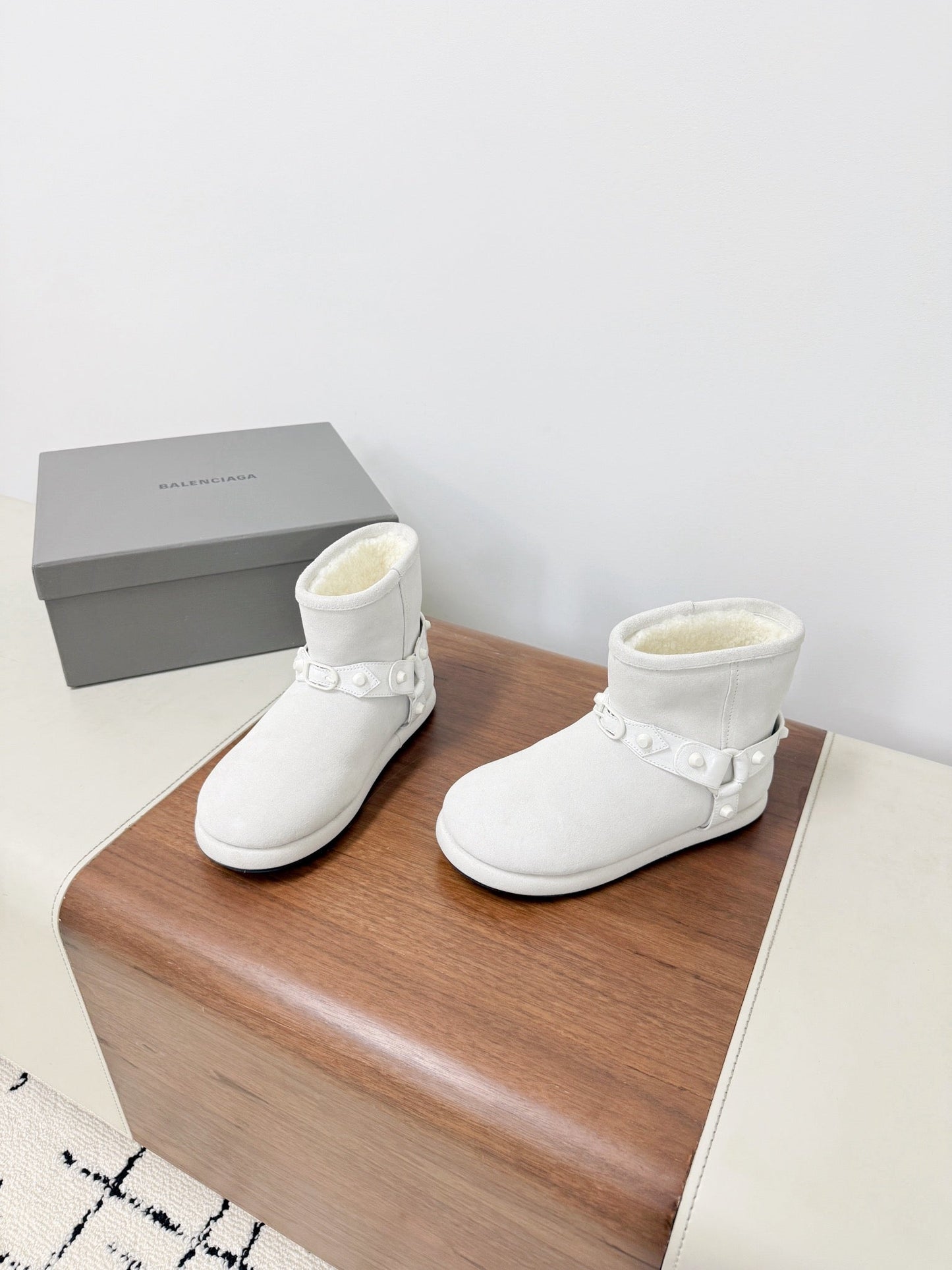 BALENCIAGA 25S ALASKA ANKLE BOOTS IN WHITE SUEDE AND LAMBSKIN - 35