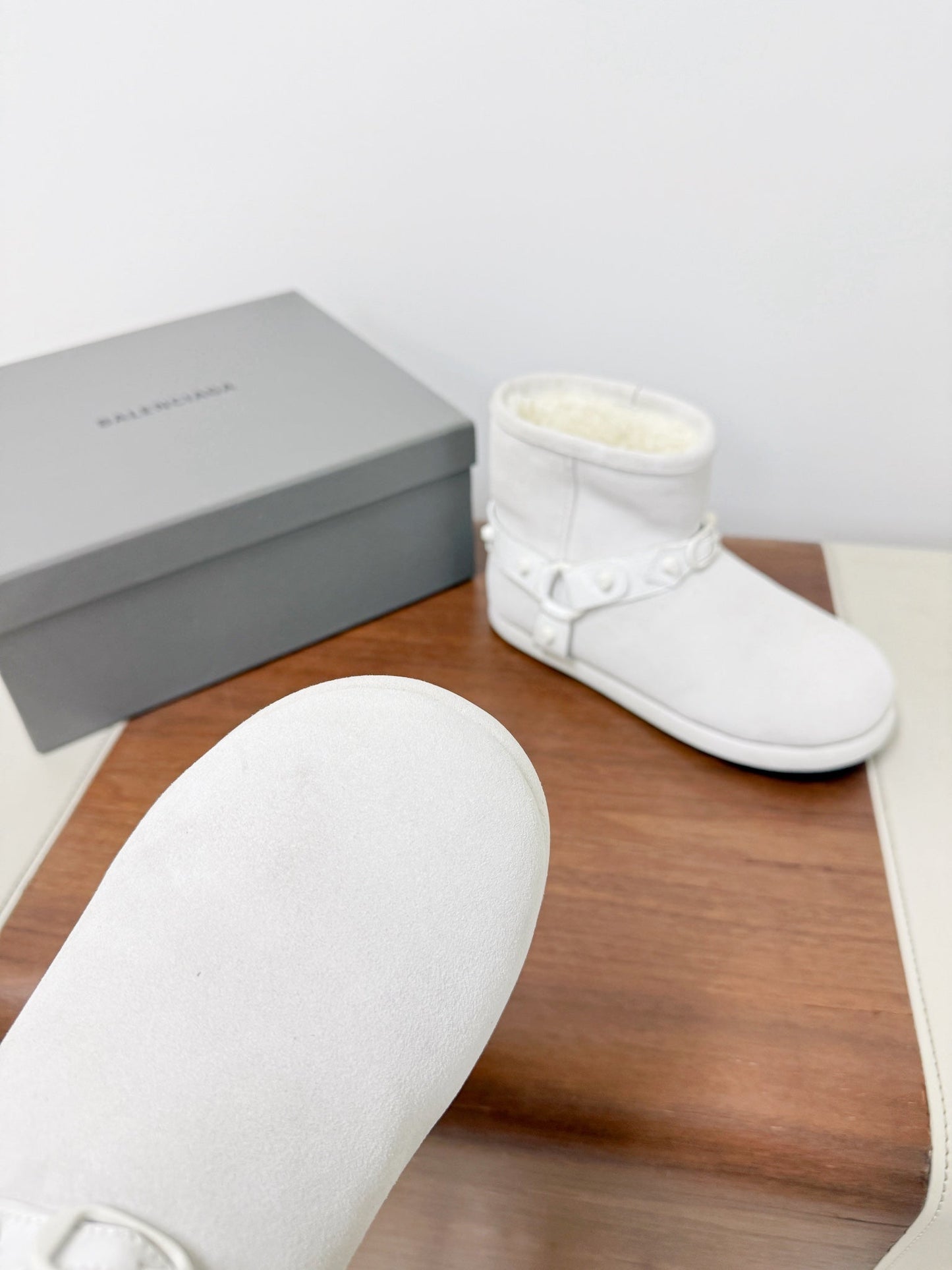 BALENCIAGA 25S ALASKA ANKLE BOOTS IN WHITE SUEDE AND LAMBSKIN - 35