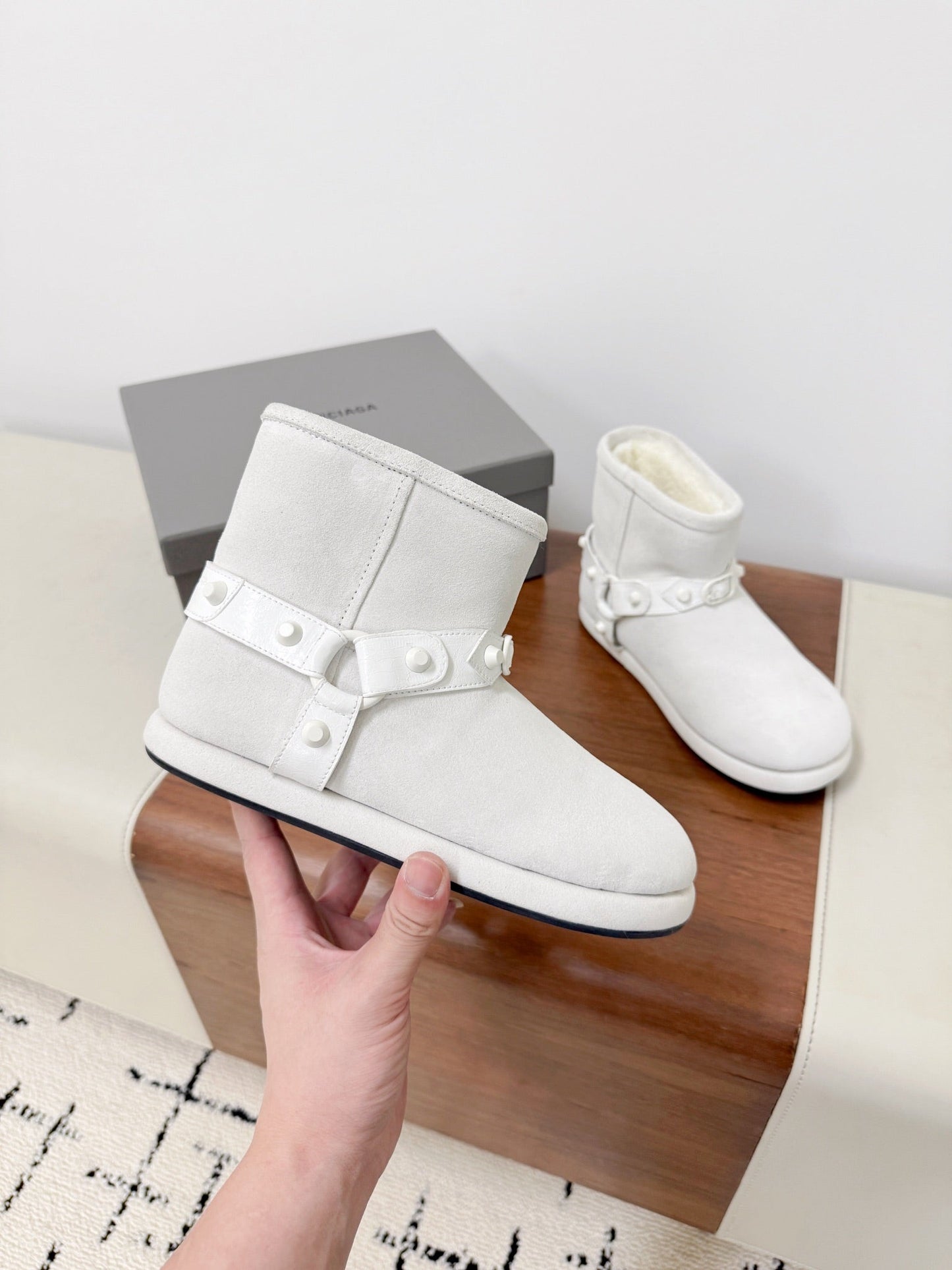 BALENCIAGA 25S ALASKA ANKLE BOOTS IN WHITE SUEDE AND LAMBSKIN - 35