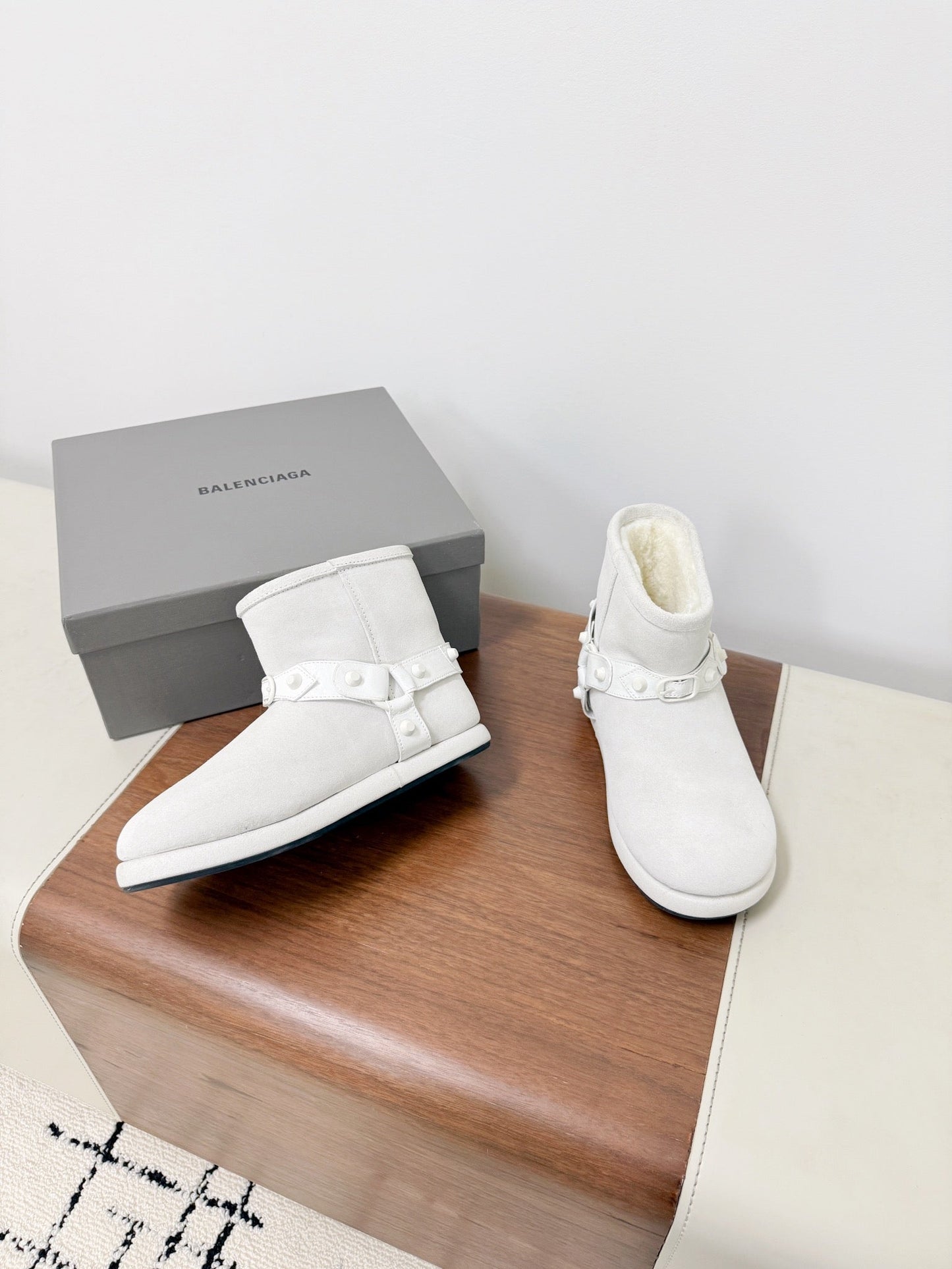 BALENCIAGA 25S ALASKA ANKLE BOOTS IN WHITE SUEDE AND LAMBSKIN - 35