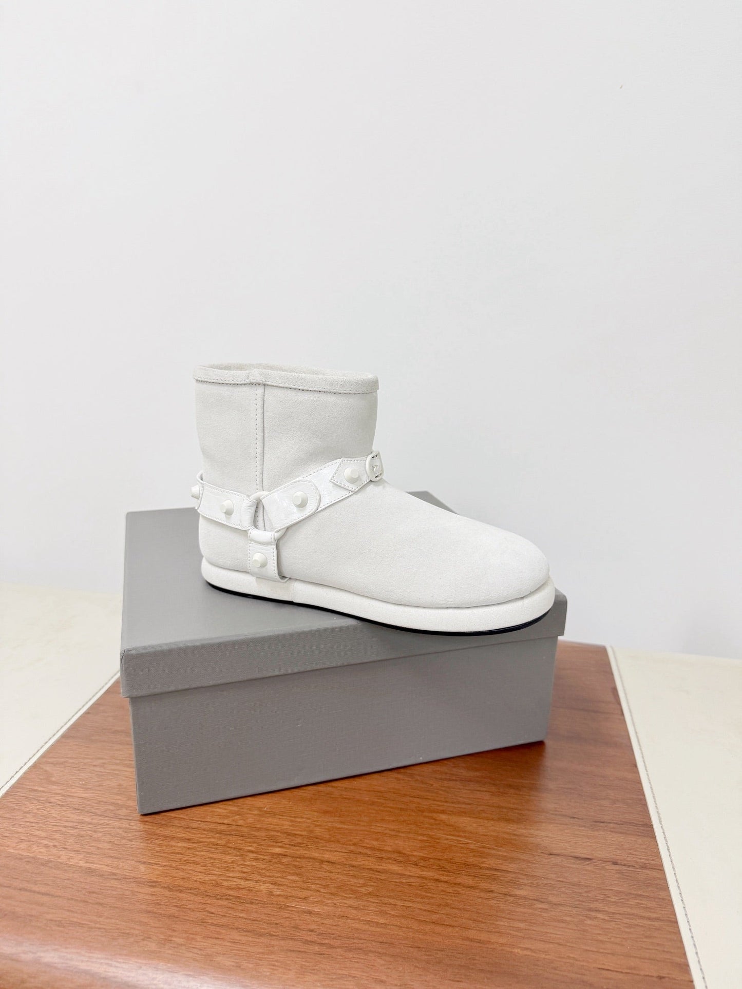 BALENCIAGA 25S ALASKA ANKLE BOOTS IN WHITE SUEDE AND LAMBSKIN - 35