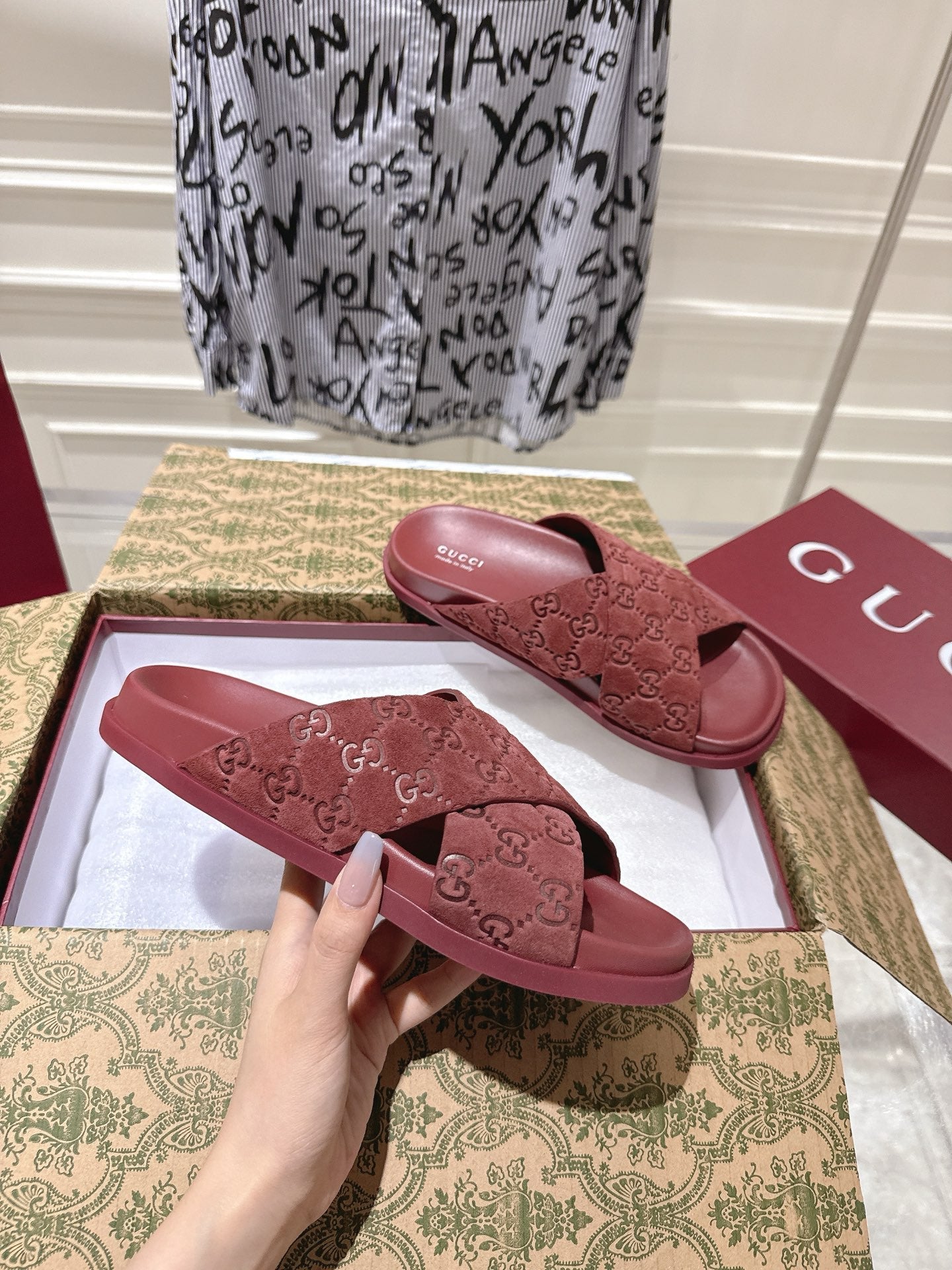 GG SLIDES IN RED SUEDE WITH EMBOSSED LOGO STYLE 9 - 36
