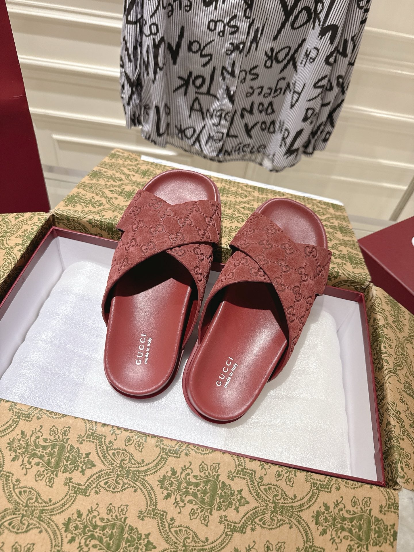 GG SLIDES IN RED SUEDE WITH EMBOSSED LOGO STYLE 9 - 36