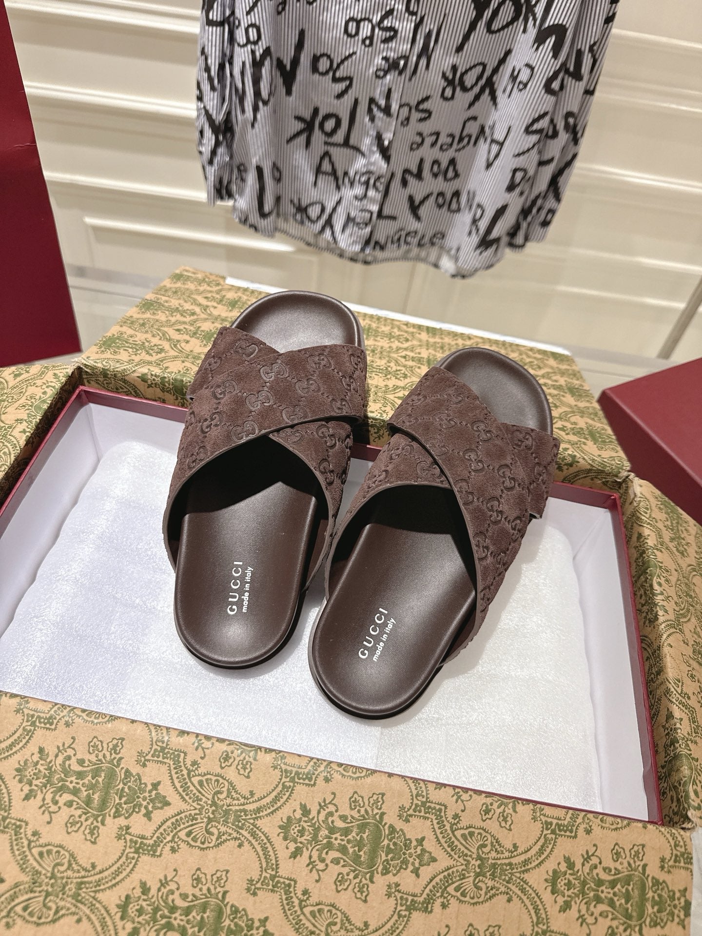 GG SLIDES IN DARK BROWN SUEDE WITH EMBOSSED LOGO STYLE 8 - 36