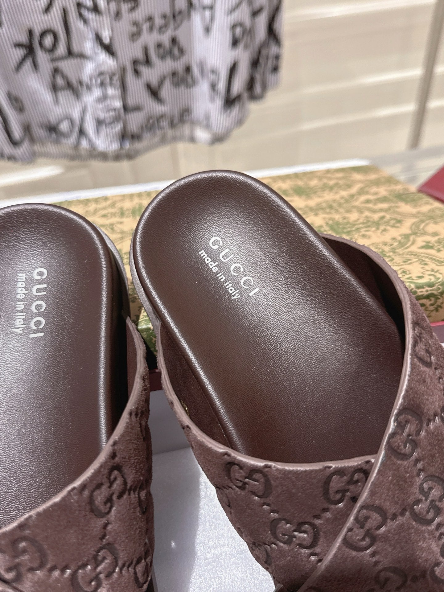 GG SLIDES IN DARK BROWN SUEDE WITH EMBOSSED LOGO STYLE 8 - 36