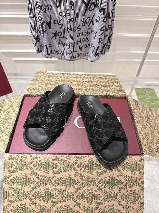 GG SLIDES IN BLACK SUEDE WITH EMBOSSED LOGO STYLE 6 - 36
