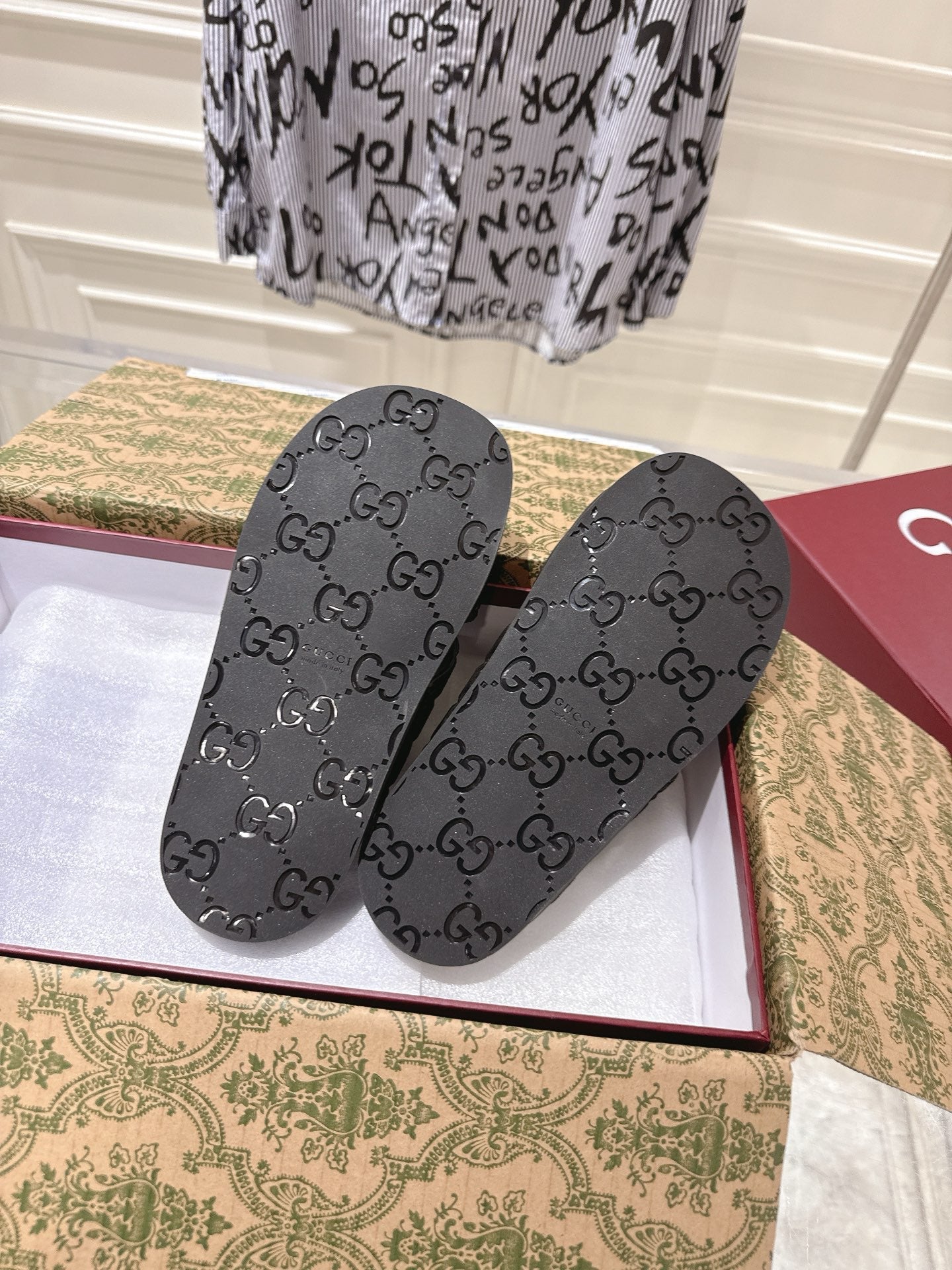 GG SLIDES IN BLACK SUEDE WITH EMBOSSED LOGO STYLE 6 - 36