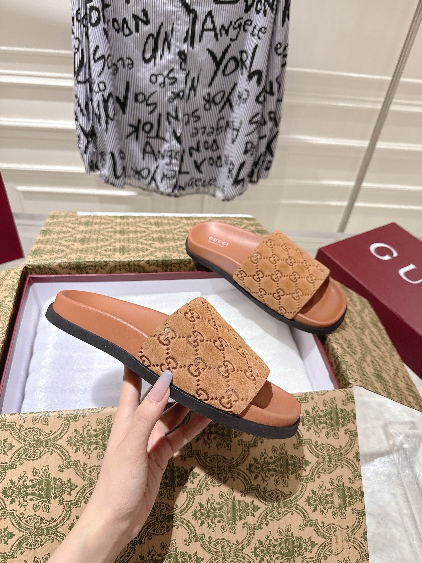 GG SLIDES IN BURNT ORANGE SUEDE WITH EMBOSSED LOGO STYLE 5 - 36