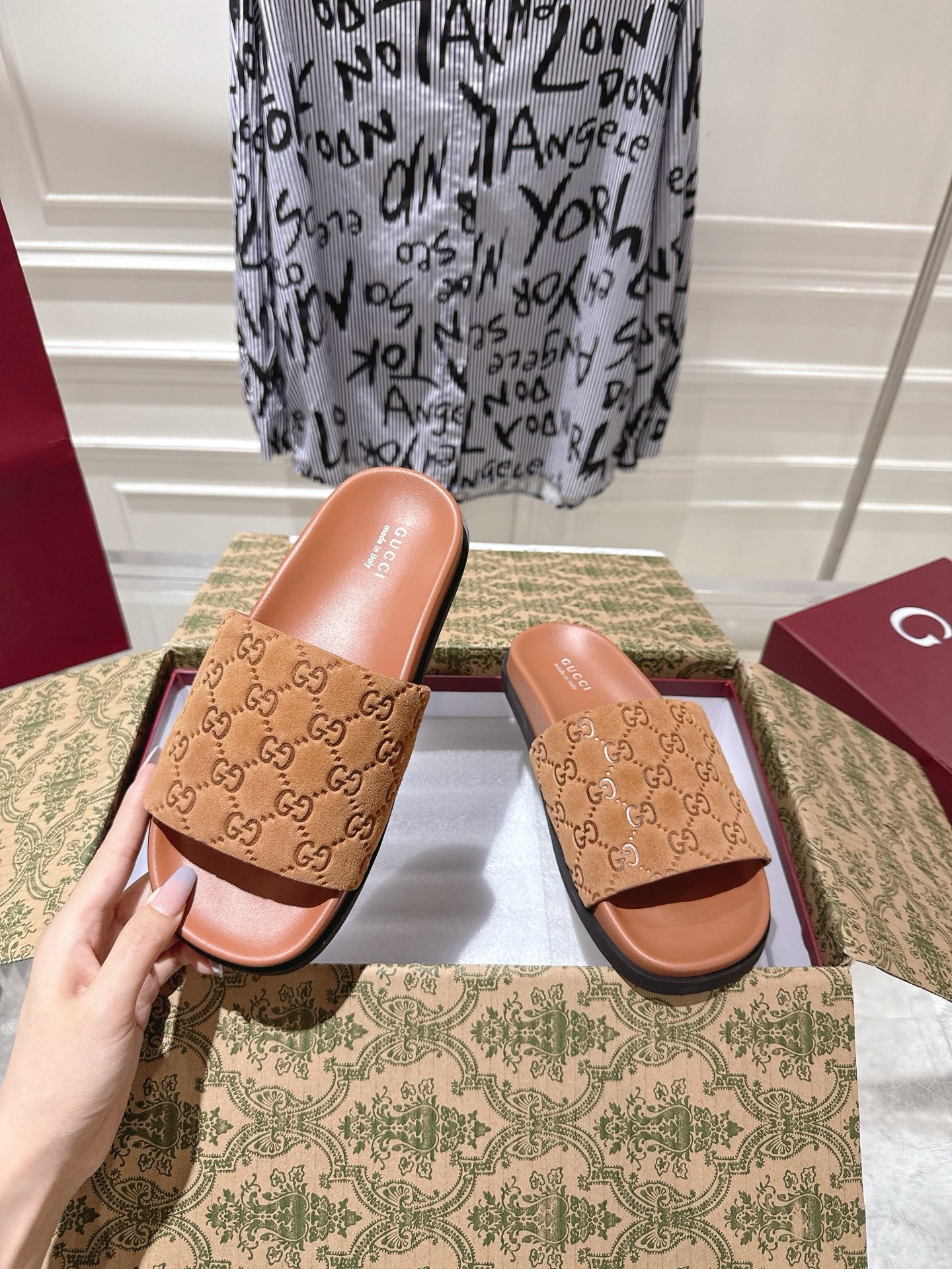 GG SLIDES IN BURNT ORANGE SUEDE WITH EMBOSSED LOGO STYLE 5 - 36