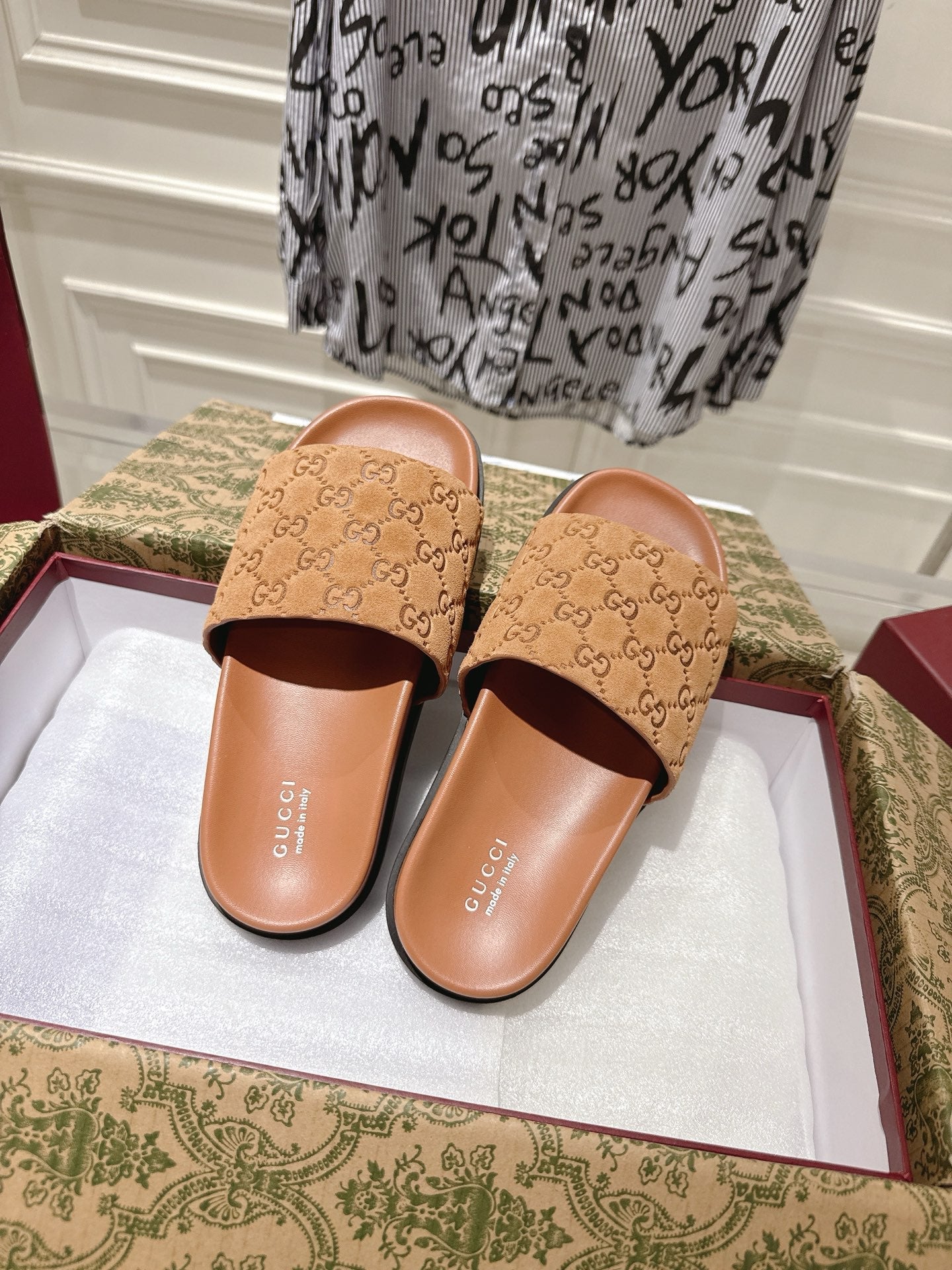 GG SLIDES IN BURNT ORANGE SUEDE WITH EMBOSSED LOGO STYLE 5 - 36
