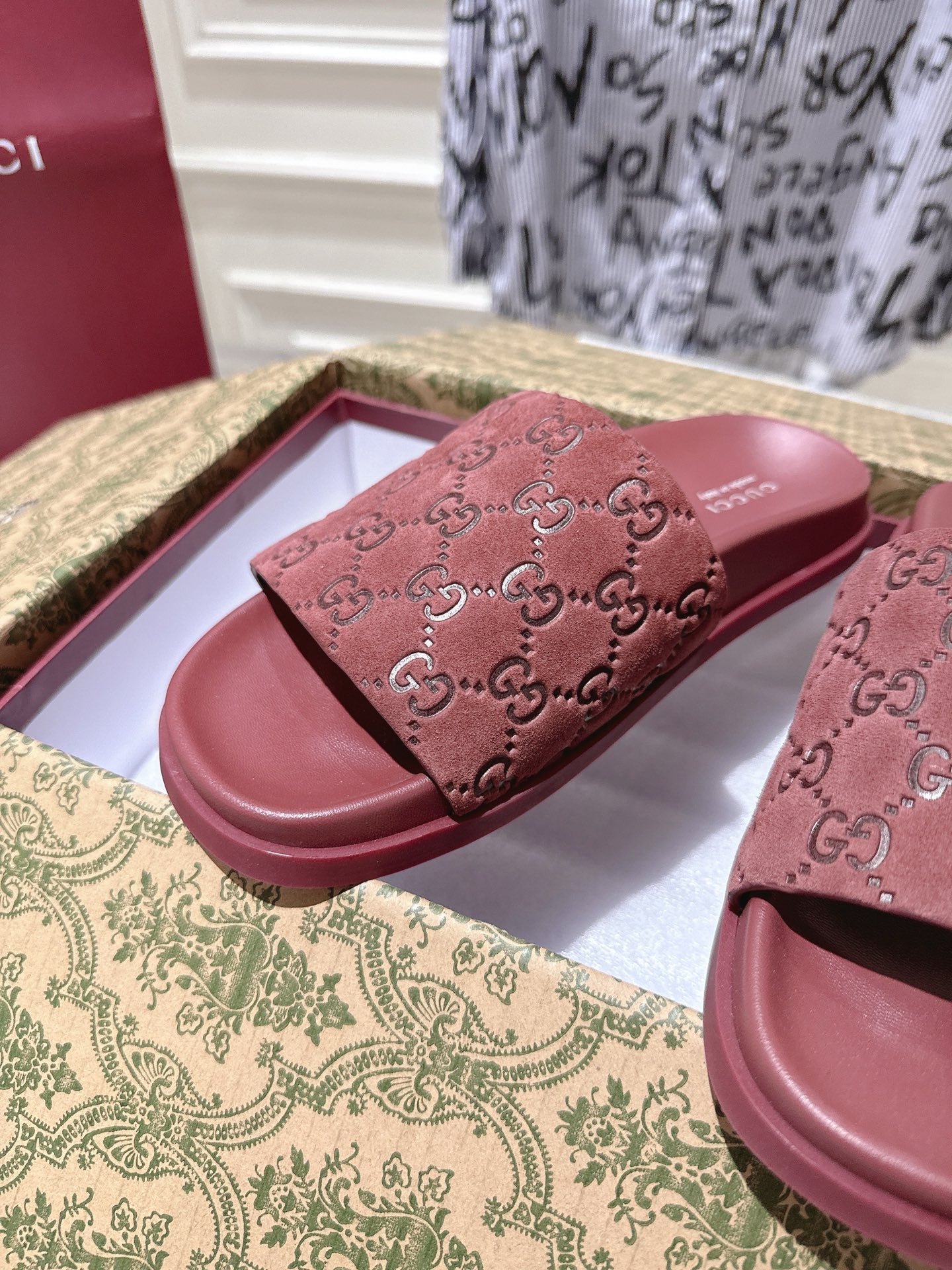 GG SLIDES IN RED SUEDE WITH EMBOSSED LOGO STYLE 3 - 36