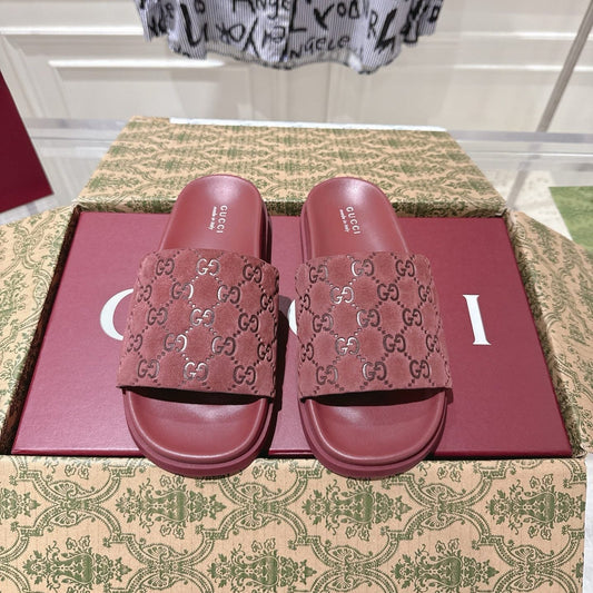 GG SLIDES IN RED SUEDE WITH EMBOSSED LOGO STYLE 3 - 36
