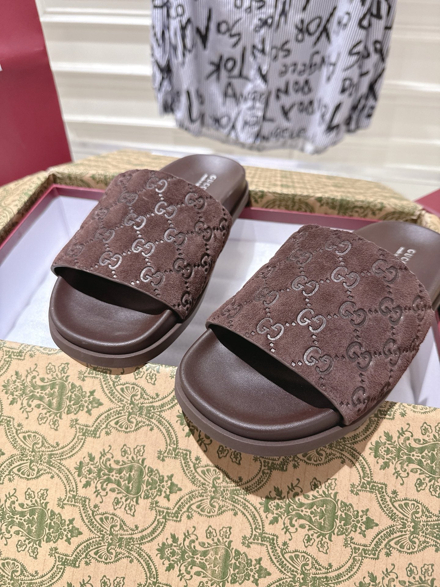 GG SLIDES IN DARK BROWN SUEDE WITH EMBOSSED LOGO STYLE 1 - 36