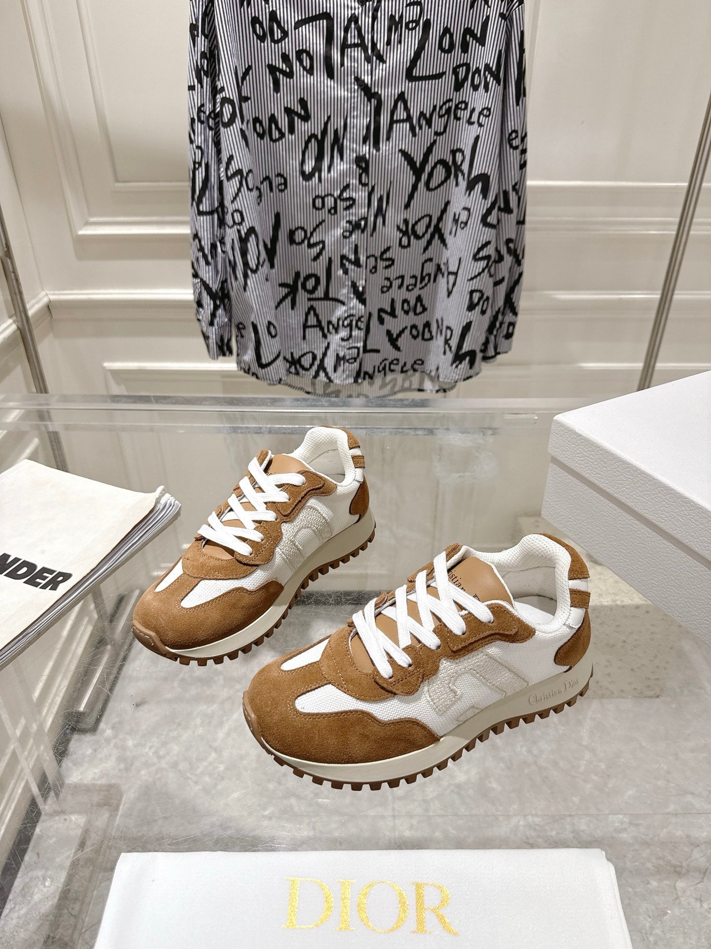 DIOR 25S C'EST DIOR SNEAKER IN WHITE HAZELNUT CALFSKIN AND SUEDE - 35
