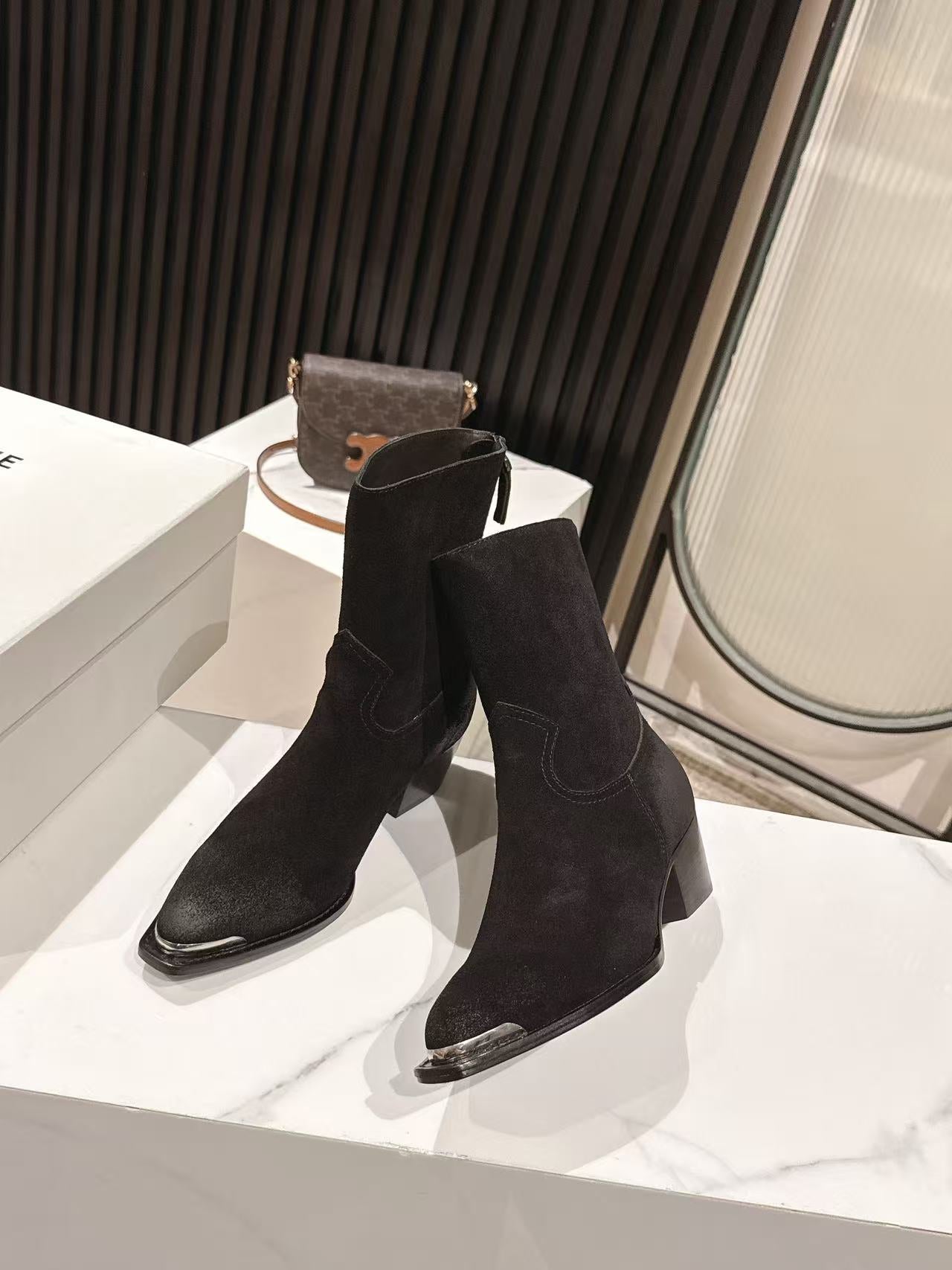 CELINE 25S CHELSEA BOOTS CLASSIC 45MM IN BLACK SUEDE - 35