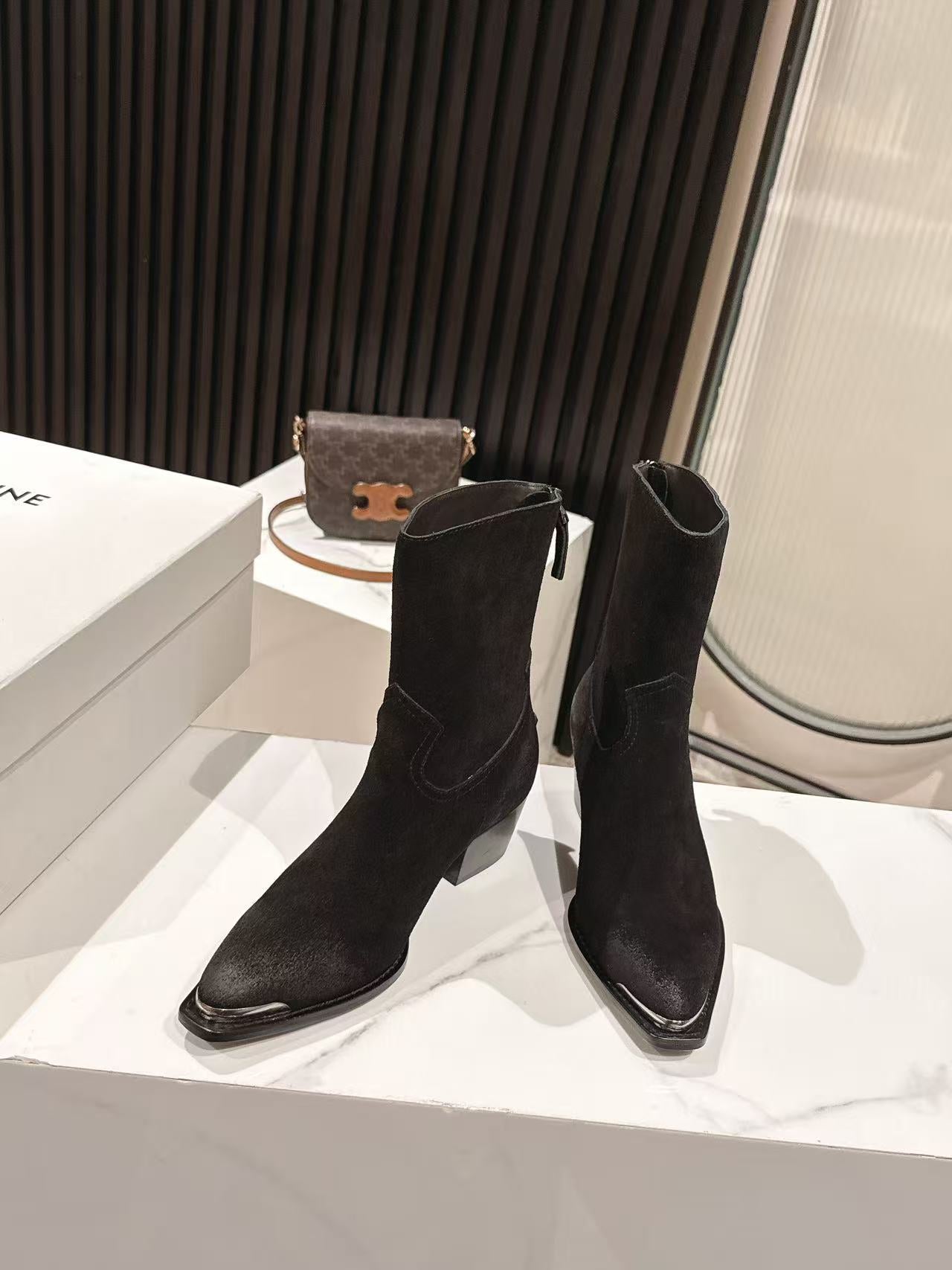 CELINE 25S CHELSEA BOOTS CLASSIC 45MM IN BLACK SUEDE - 35