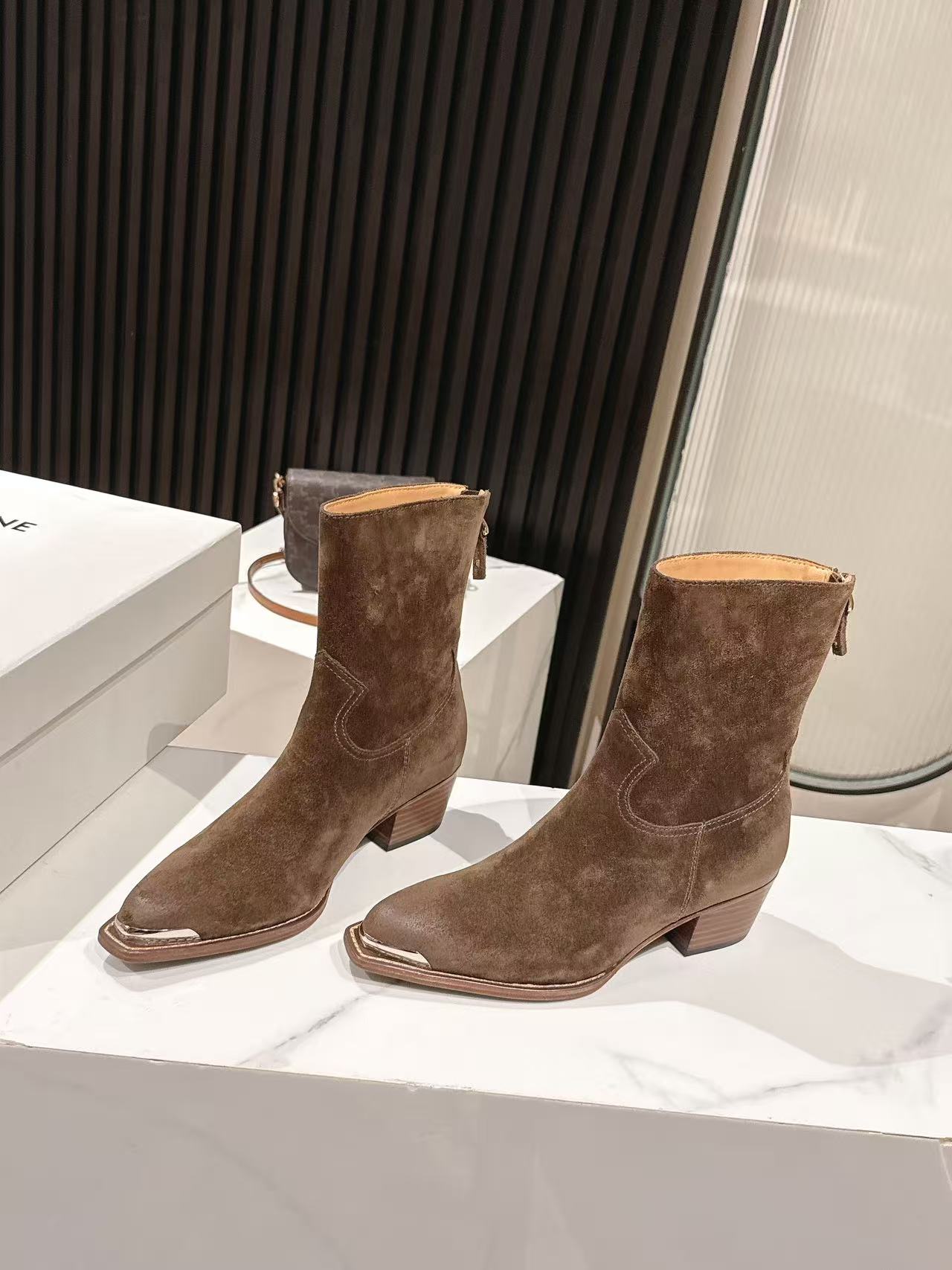CELINE 25S CHELSEA BOOTS CLASSIC 45MM IN DARK BROWN SUEDE - 35