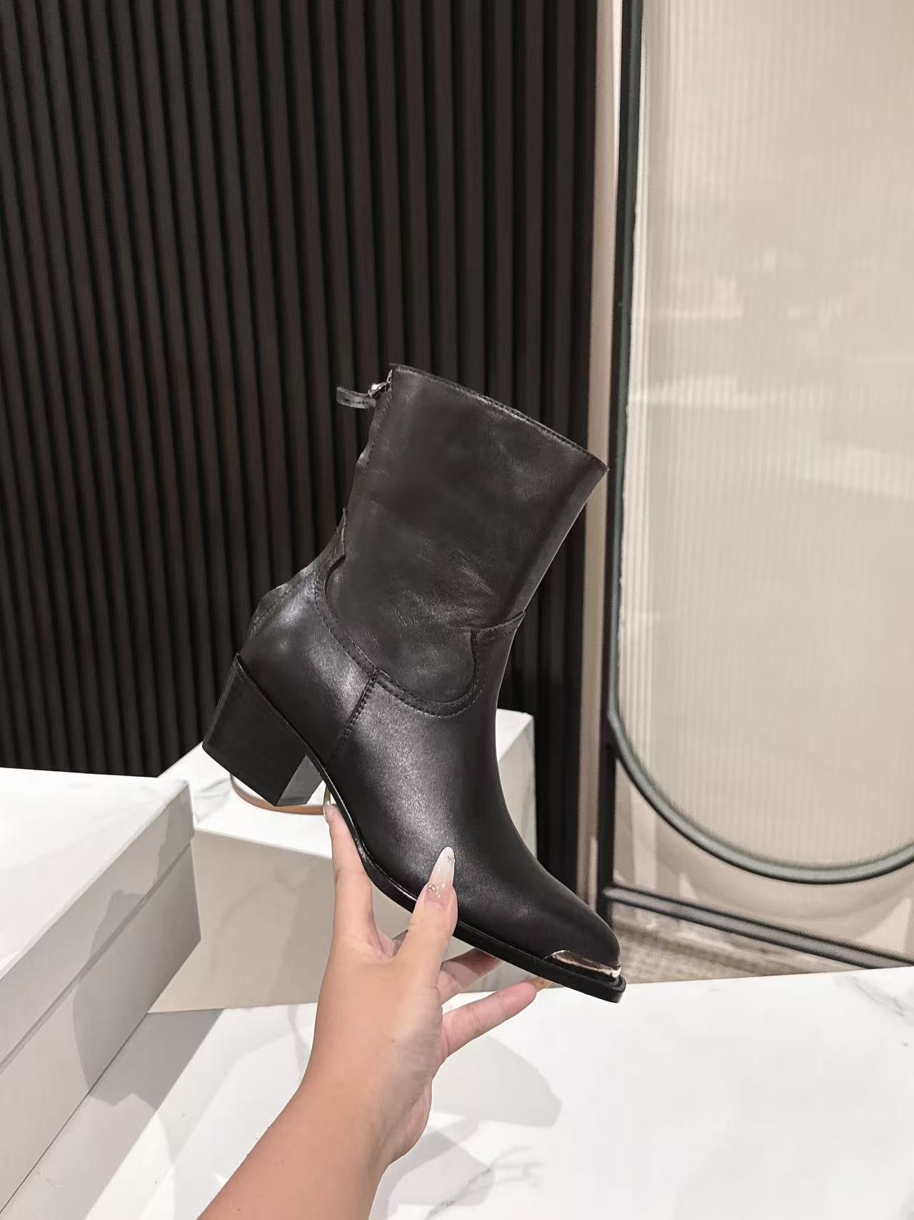 CELINE 25S CHELSEA BOOTS CLASSIC 45MM IN BLACK CALFSKIN - 35