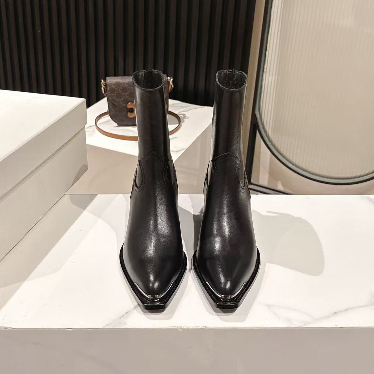 CELINE 25S CHELSEA BOOTS CLASSIC 45MM IN BLACK CALFSKIN - 35