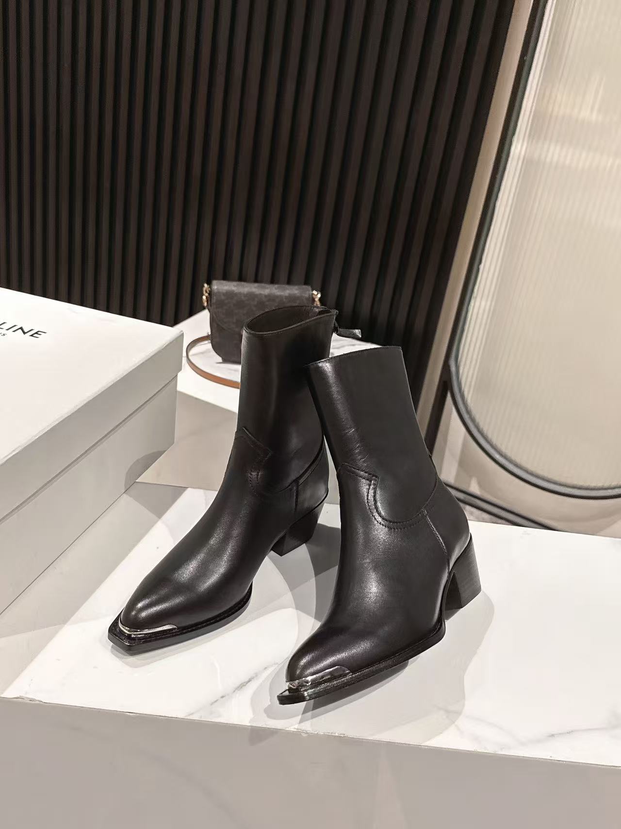 CELINE 25S CHELSEA BOOTS CLASSIC 45MM IN BLACK CALFSKIN - 35