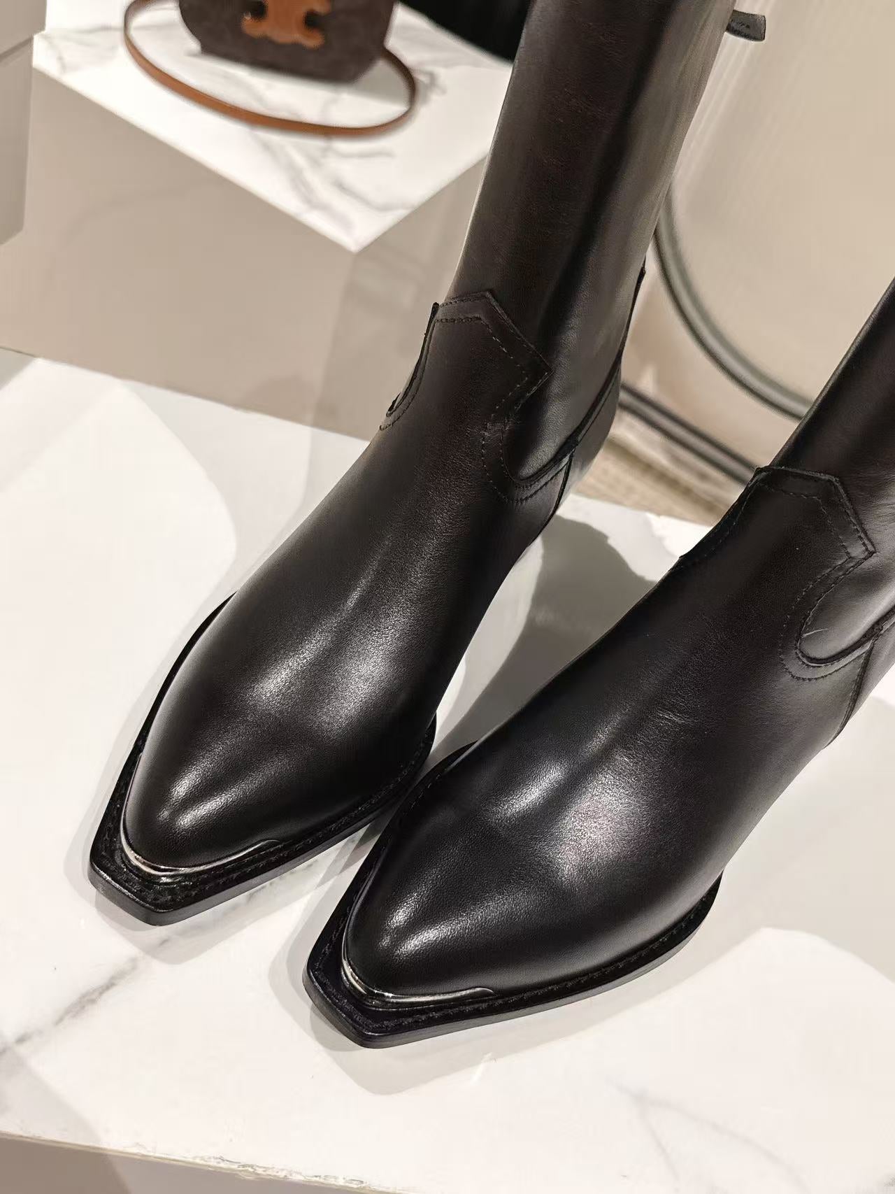 CELINE 25S CHELSEA BOOTS CLASSIC 45MM IN BLACK CALFSKIN - 35