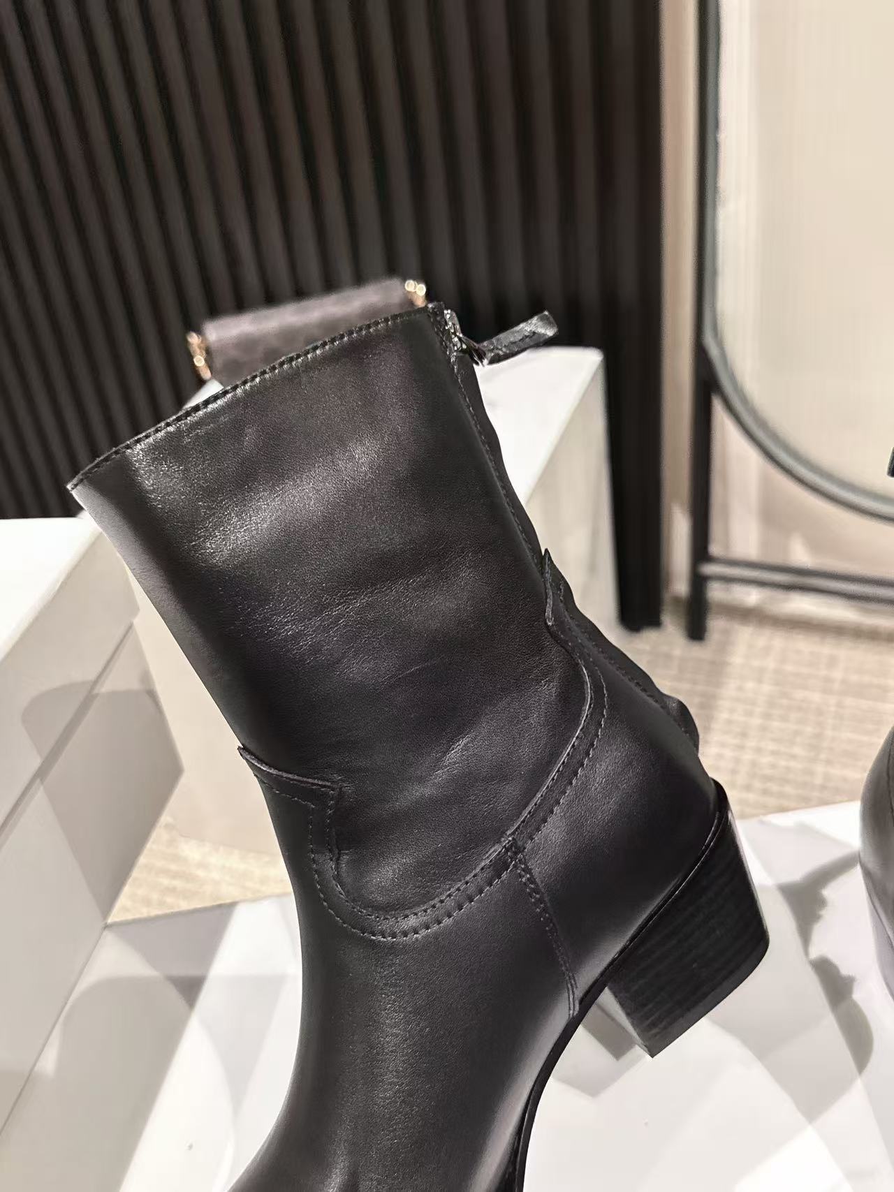 CELINE 25S CHELSEA BOOTS CLASSIC 45MM IN BLACK CALFSKIN - 35