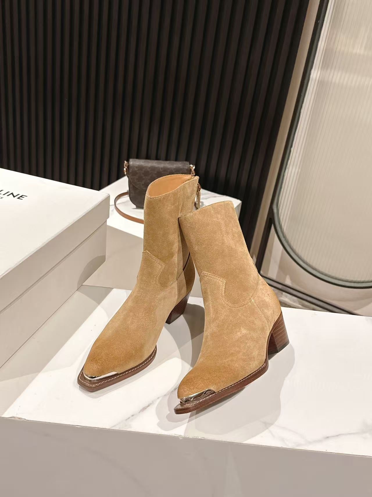CELINE 25S CHELSEA BOOTS CLASSIC 45MM IN LIGHT BROWN SUEDE - 35