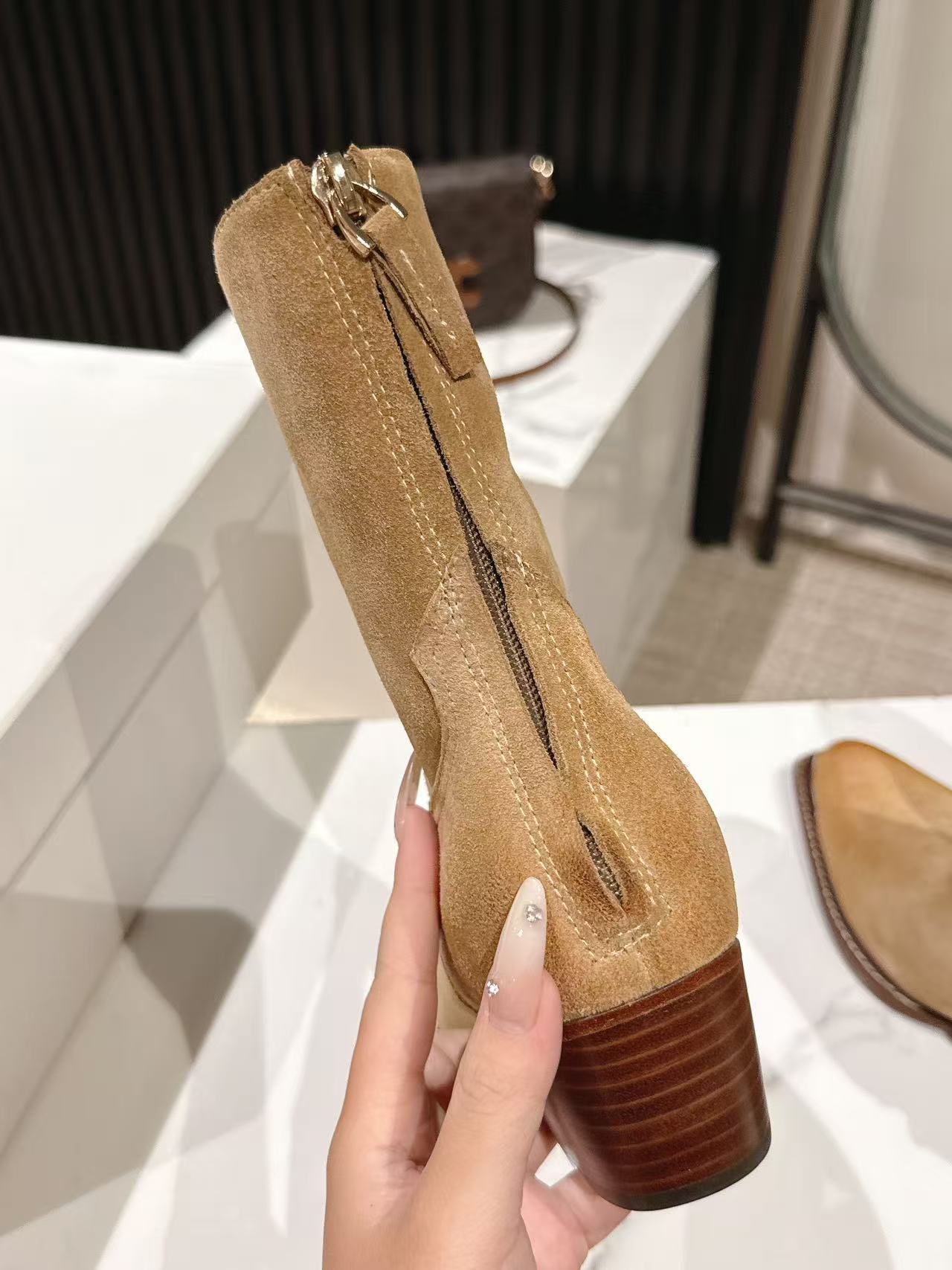 CELINE 25S CHELSEA BOOTS CLASSIC 45MM IN LIGHT BROWN SUEDE - 35