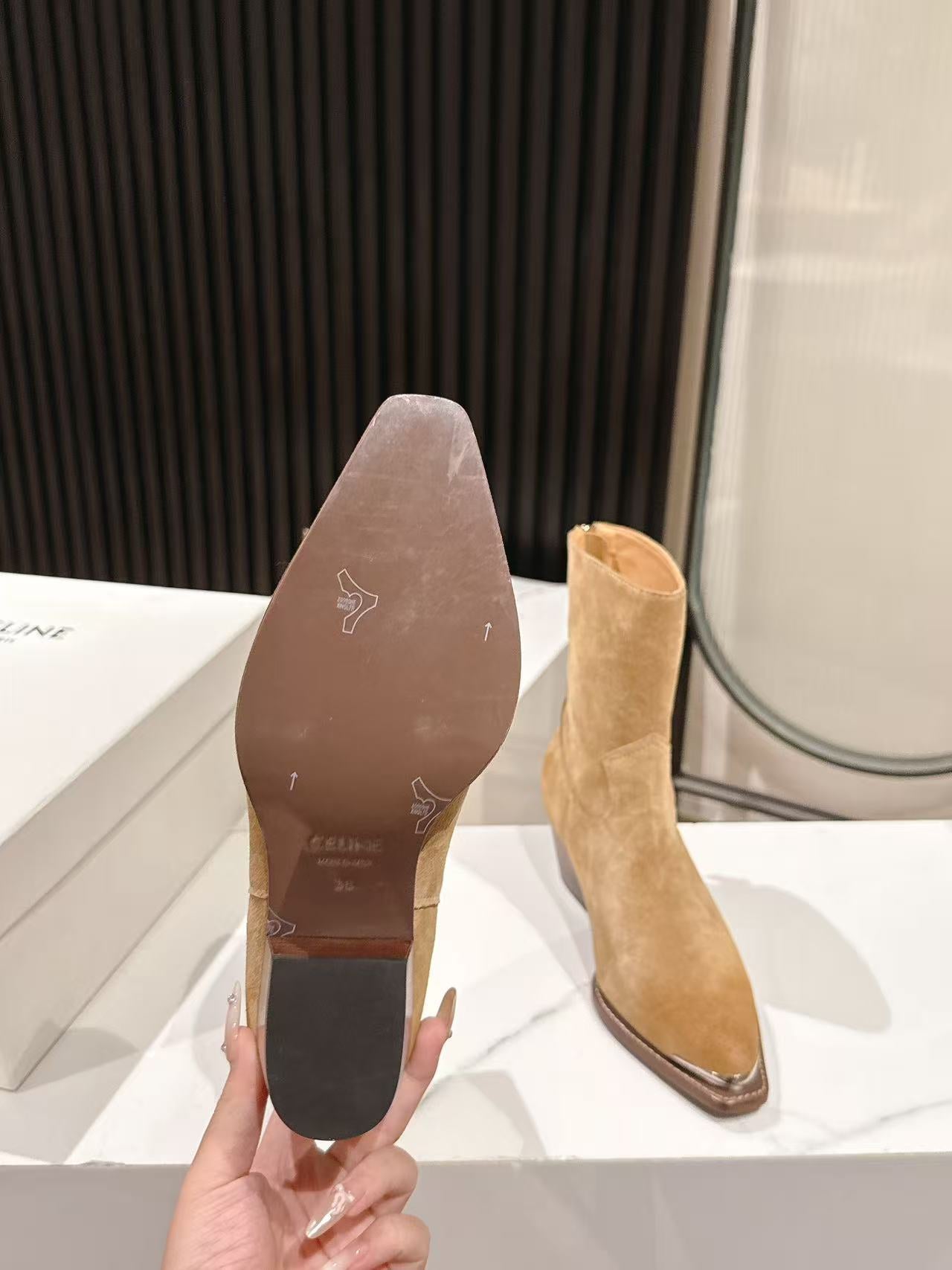 CELINE 25S CHELSEA BOOTS CLASSIC 45MM IN LIGHT BROWN SUEDE - 35