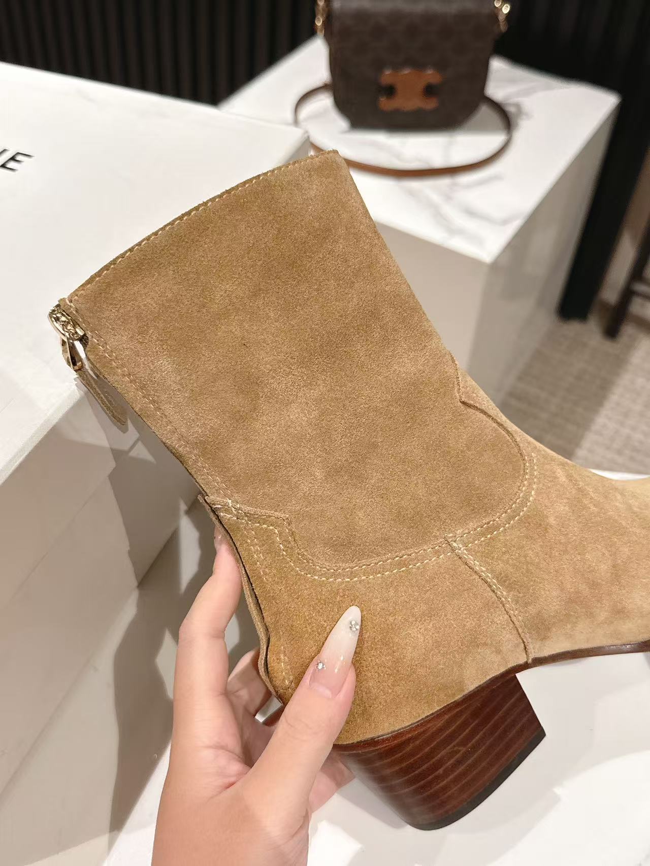 CELINE 25S CHELSEA BOOTS CLASSIC 45MM IN LIGHT BROWN SUEDE - 35