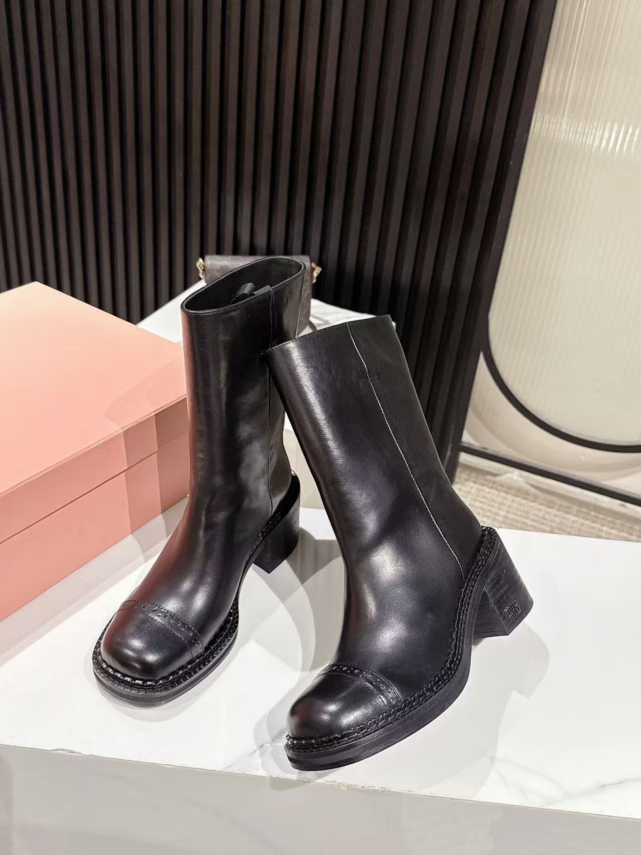Черевики MIU MIU 26S на платформі, на високих підборах, 50 мм, з чорної глянцевої телячої шкіри