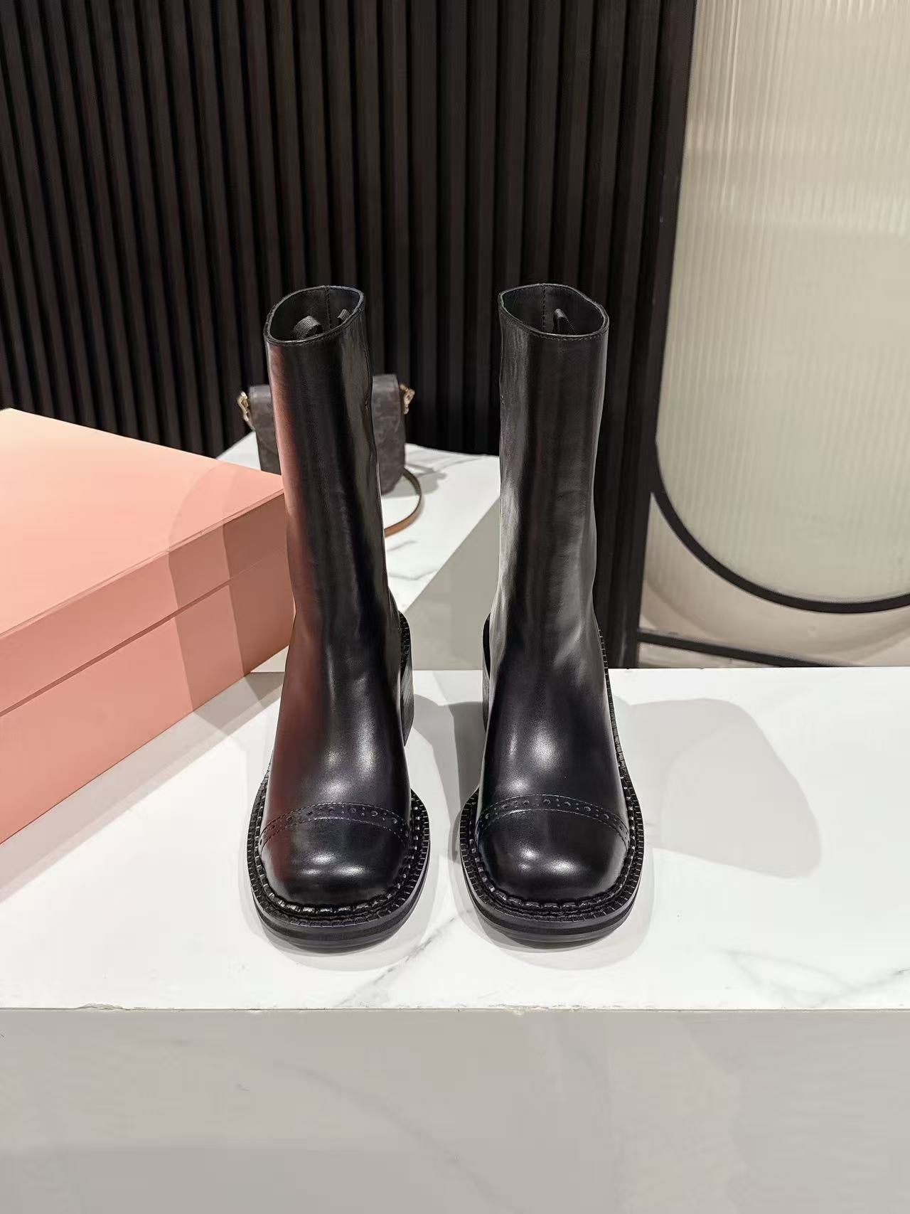 Черевики MIU MIU 26S на платформі, на високих підборах, 50 мм, з чорної глянцевої телячої шкіри