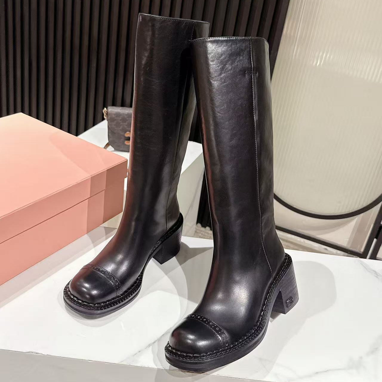 ЧЕРЕВИКИ MIUMIU 26S НА ВИСОКИХ КИДИКАХ 50 ММ З ЧОРНОЇ ГЛЯНЦЕВОЇ ТЕЛЯЧОЇ ШКІРИ