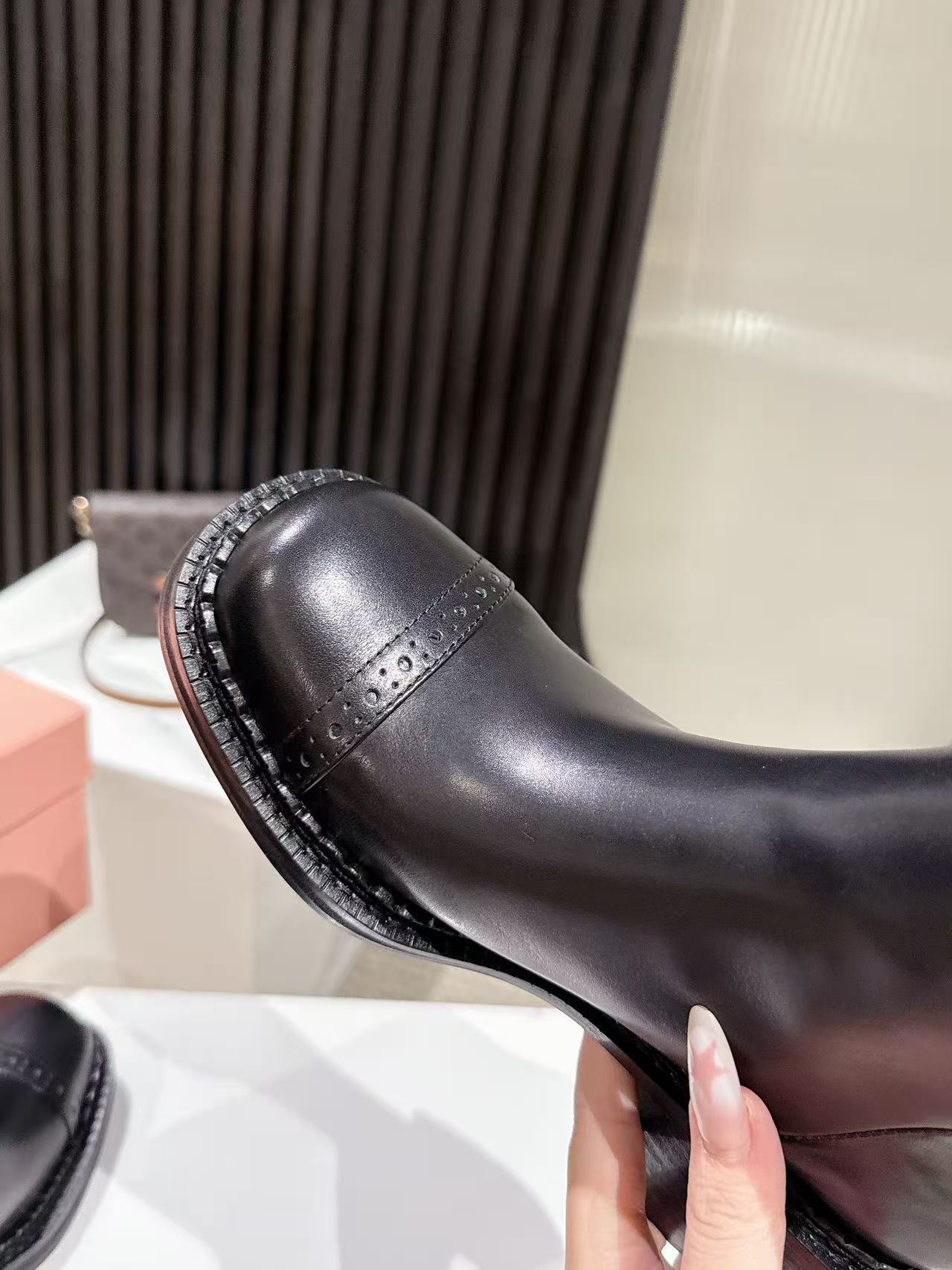 ЧЕРЕВИКИ MIUMIU 26S НА ВИСОКИХ КИДИКАХ 50 ММ З ЧОРНОЇ ГЛЯНЦЕВОЇ ТЕЛЯЧОЇ ШКІРИ