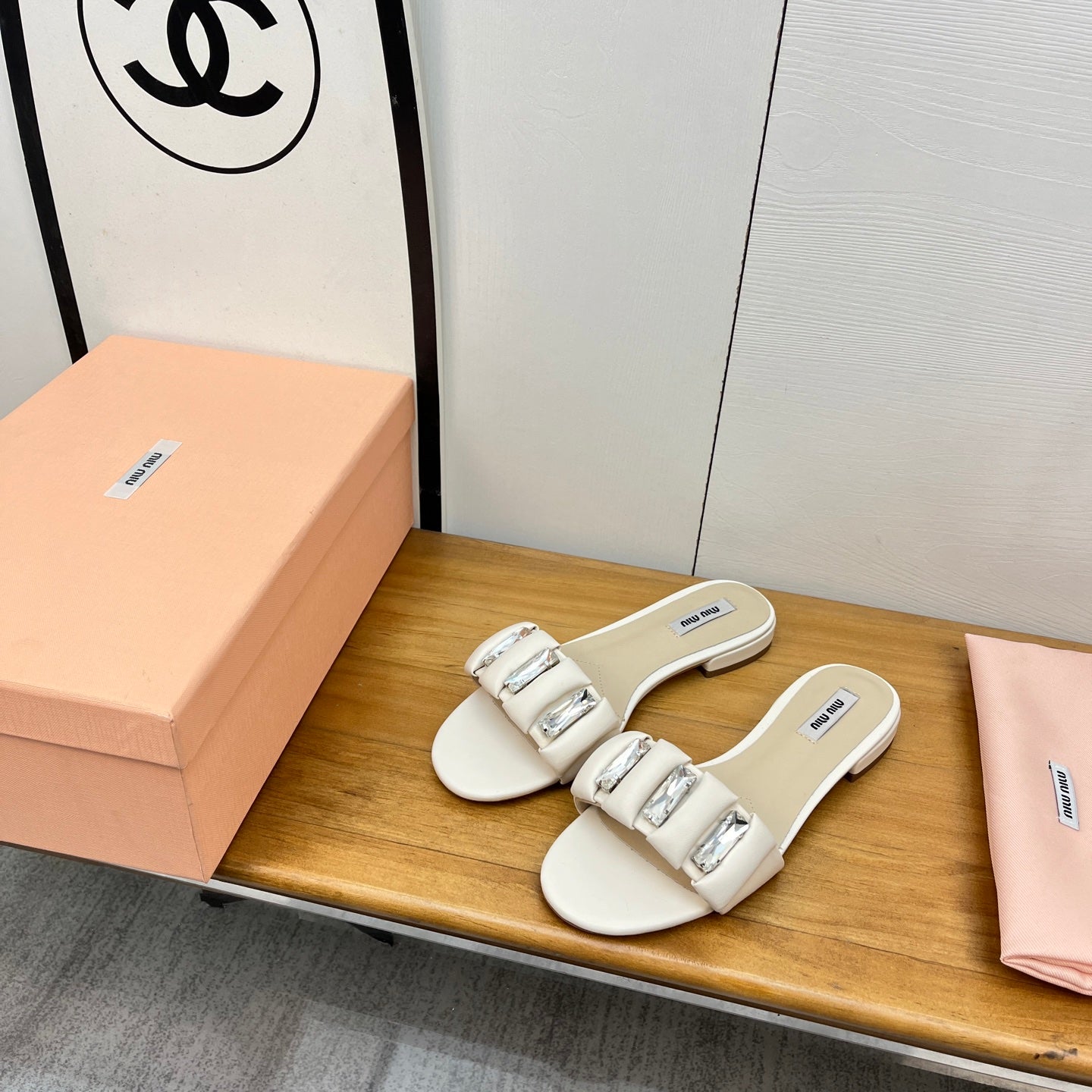 FLAT SLIDE IN WHITE CALFSKIN - 35