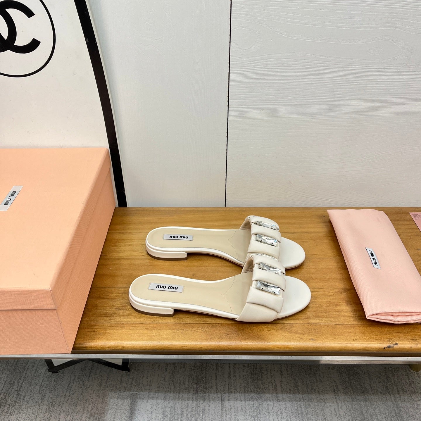 FLAT SLIDE IN WHITE CALFSKIN - 35