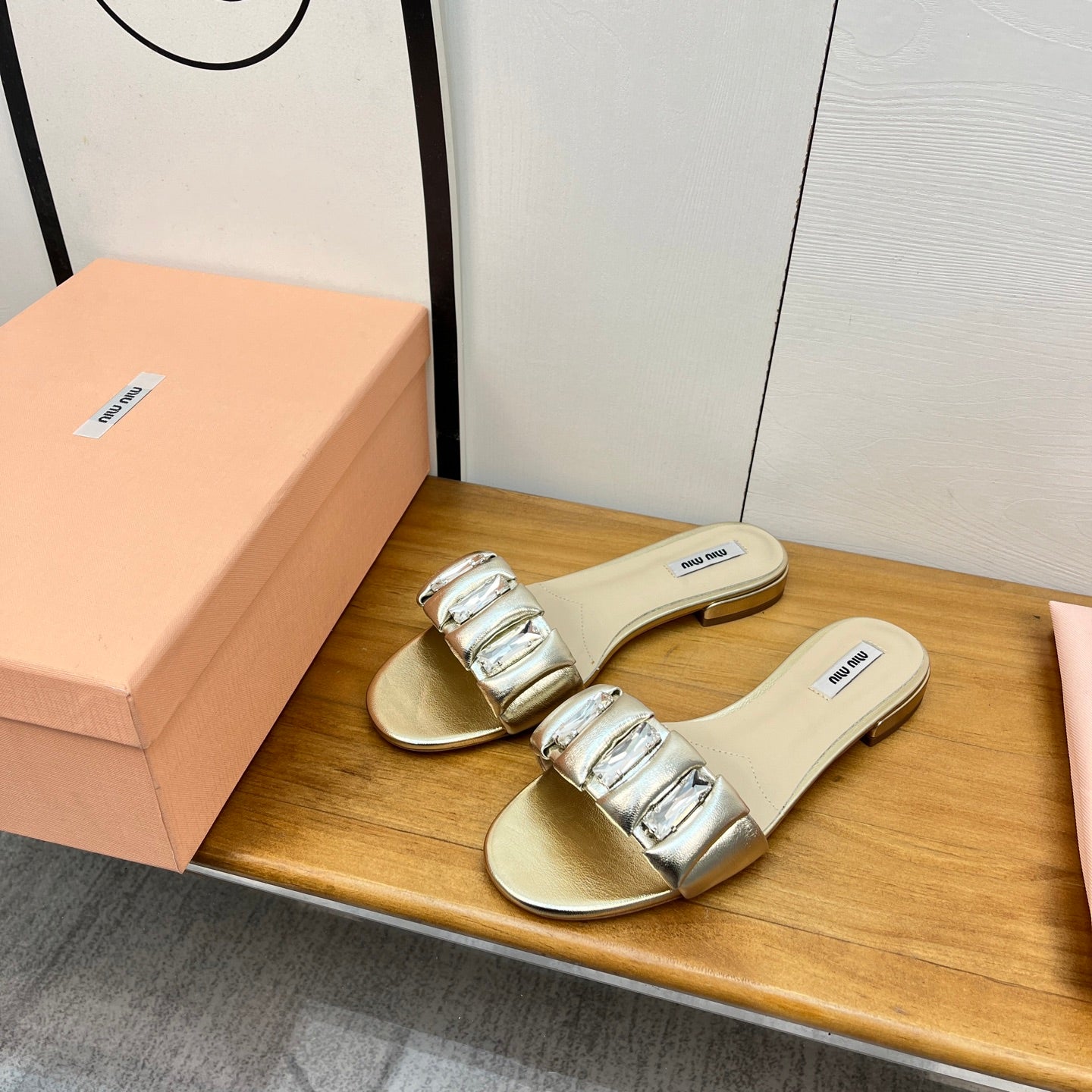 FLAT SLIDE IN LIGHT GOLD CALFSKIN - 35