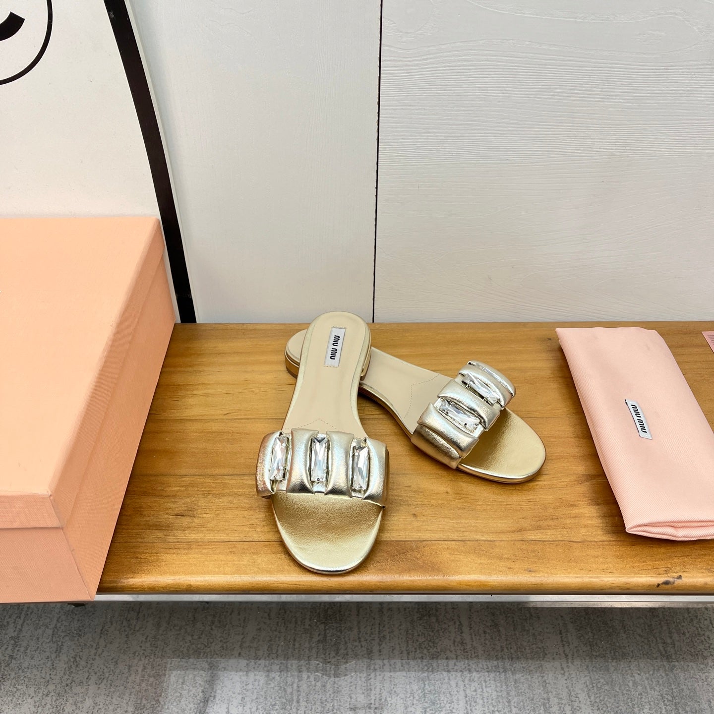 FLAT SLIDE IN LIGHT GOLD CALFSKIN - 35