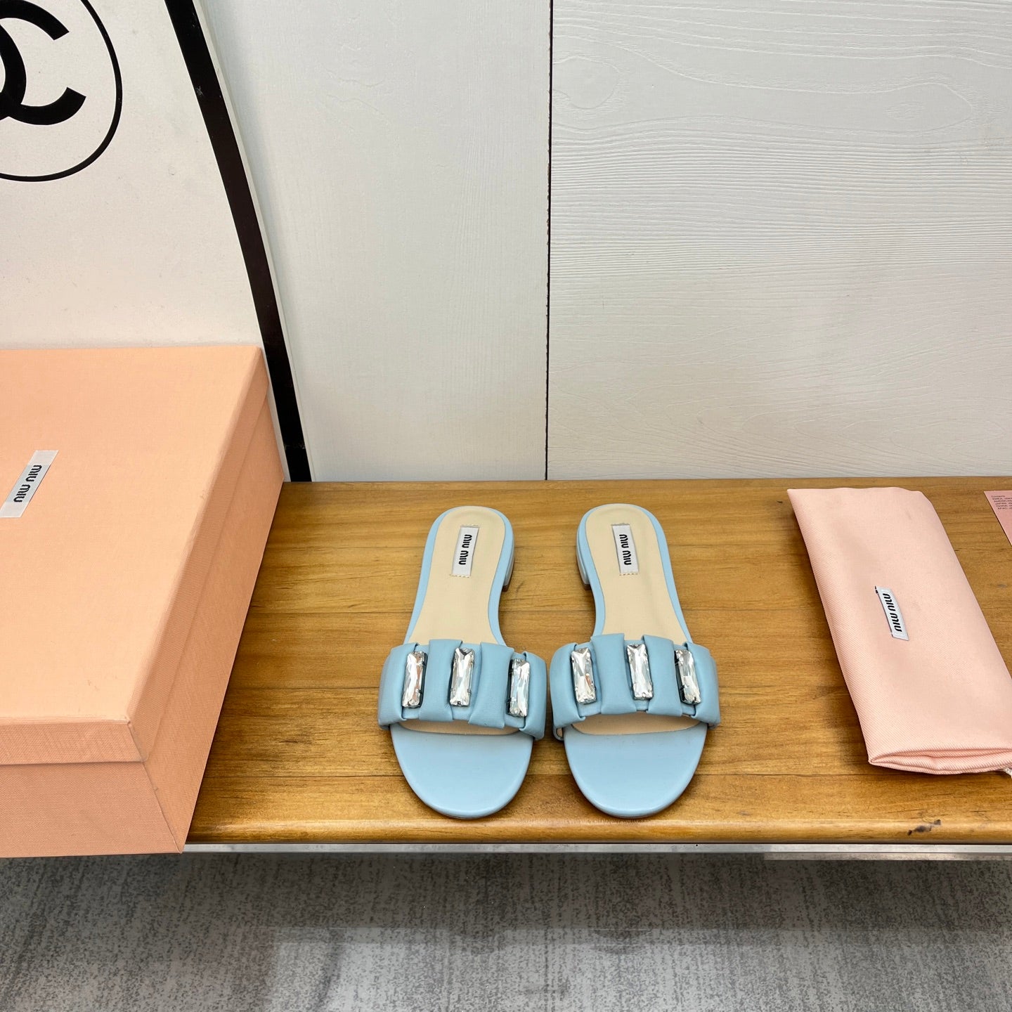 FLAT SLIDE IN LIGHT BLUE CALFSKIN - 35