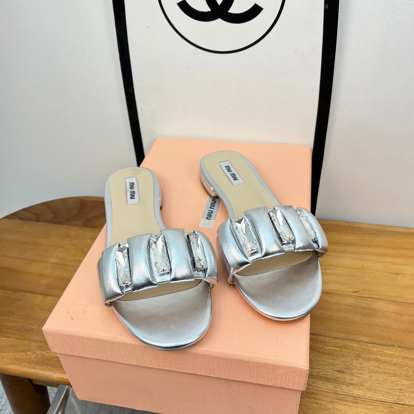 FLAT SLIDE IN SILVER CALFSKIN - 35