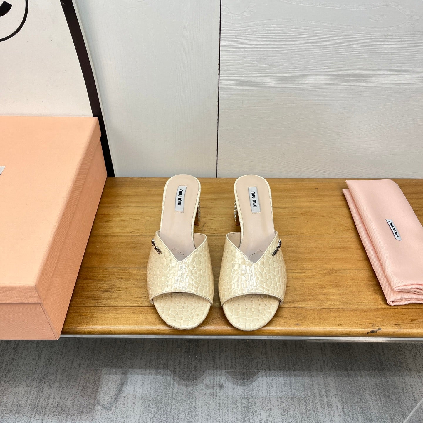 JEWELLED HEEL 55 MULE SANDALS IN PALE YELLOW CALFSKIN - 35