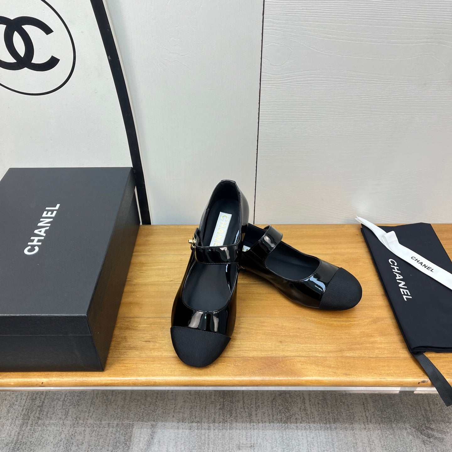 CHANEL 25S FLATS WITH FABRIC TOE IN BLACK GLOSSY CALFSKIN - 35
