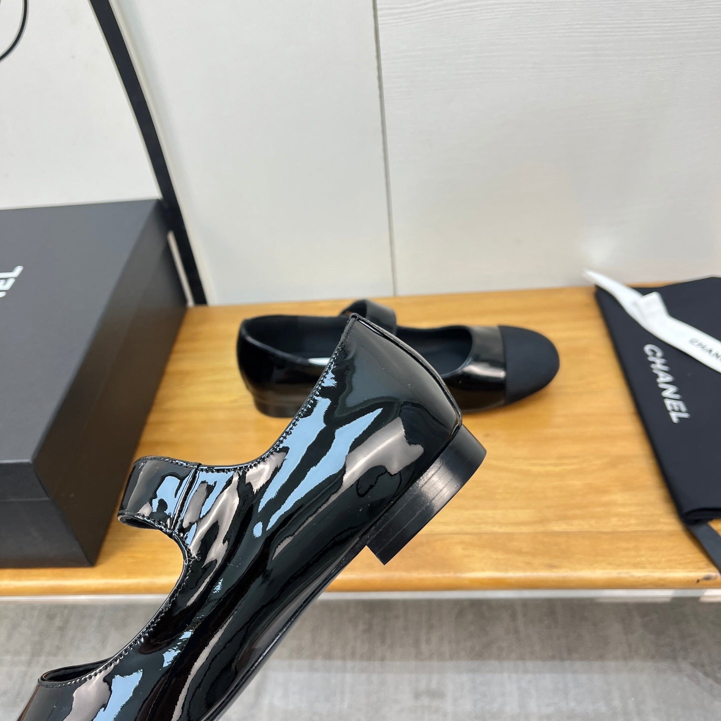 CHANEL 25S FLATS WITH FABRIC TOE IN BLACK GLOSSY CALFSKIN - 35