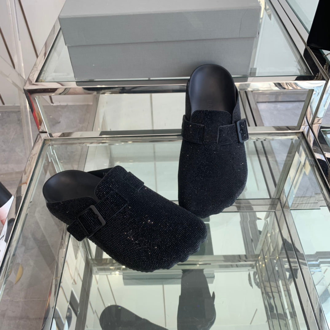 BIRKENSTOCK CLOG ATTACHED RHINESTONES IN BLACK CALFSKIN - 36